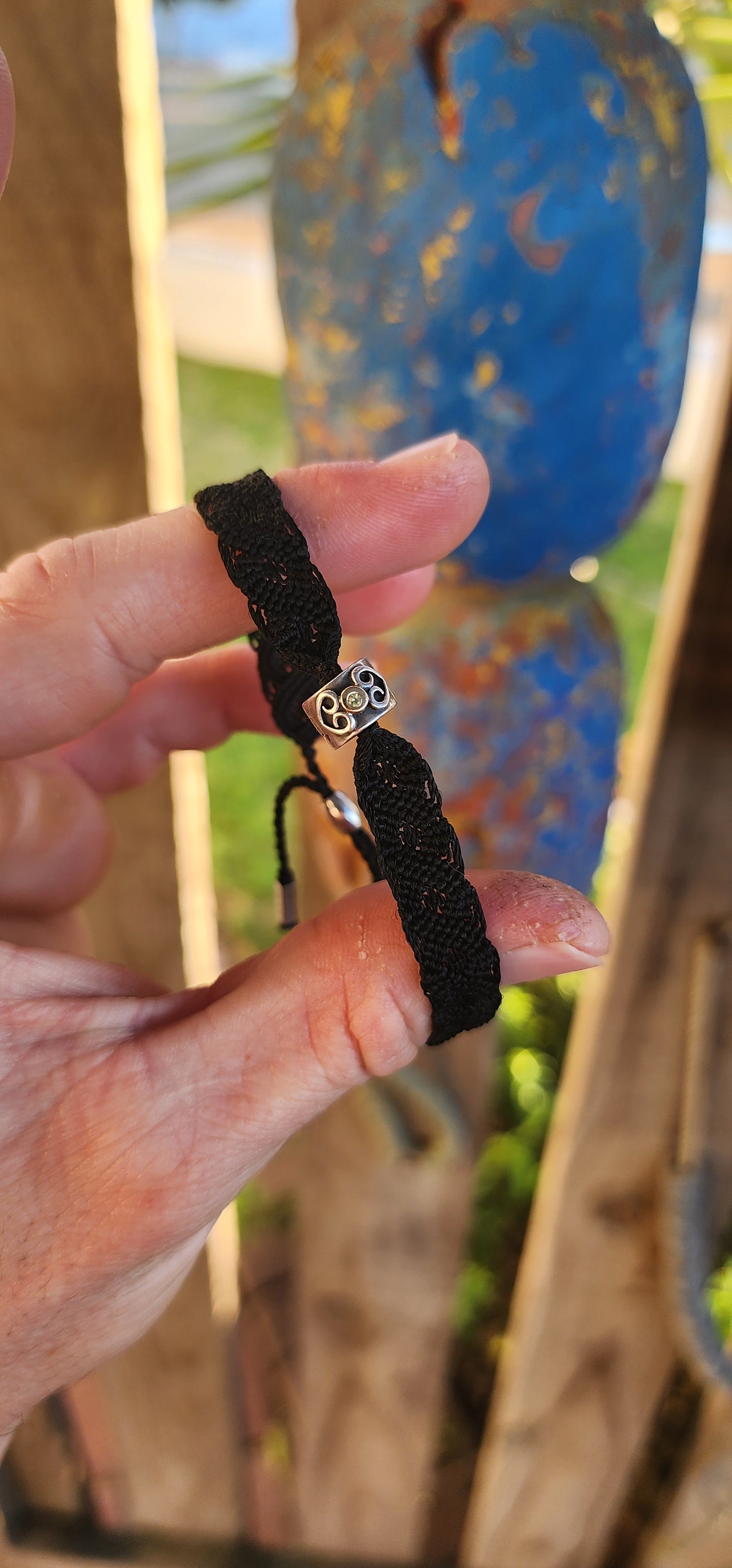 This stylish unisex P-a-n-d-o-r-a bracelet is a contemporary take on a timeless craft. Meticulously woven in rich black macramé cord, the bracelet showcases a robust and flexible structure, designed to adapt comfortably to a variety of wrist sizes.