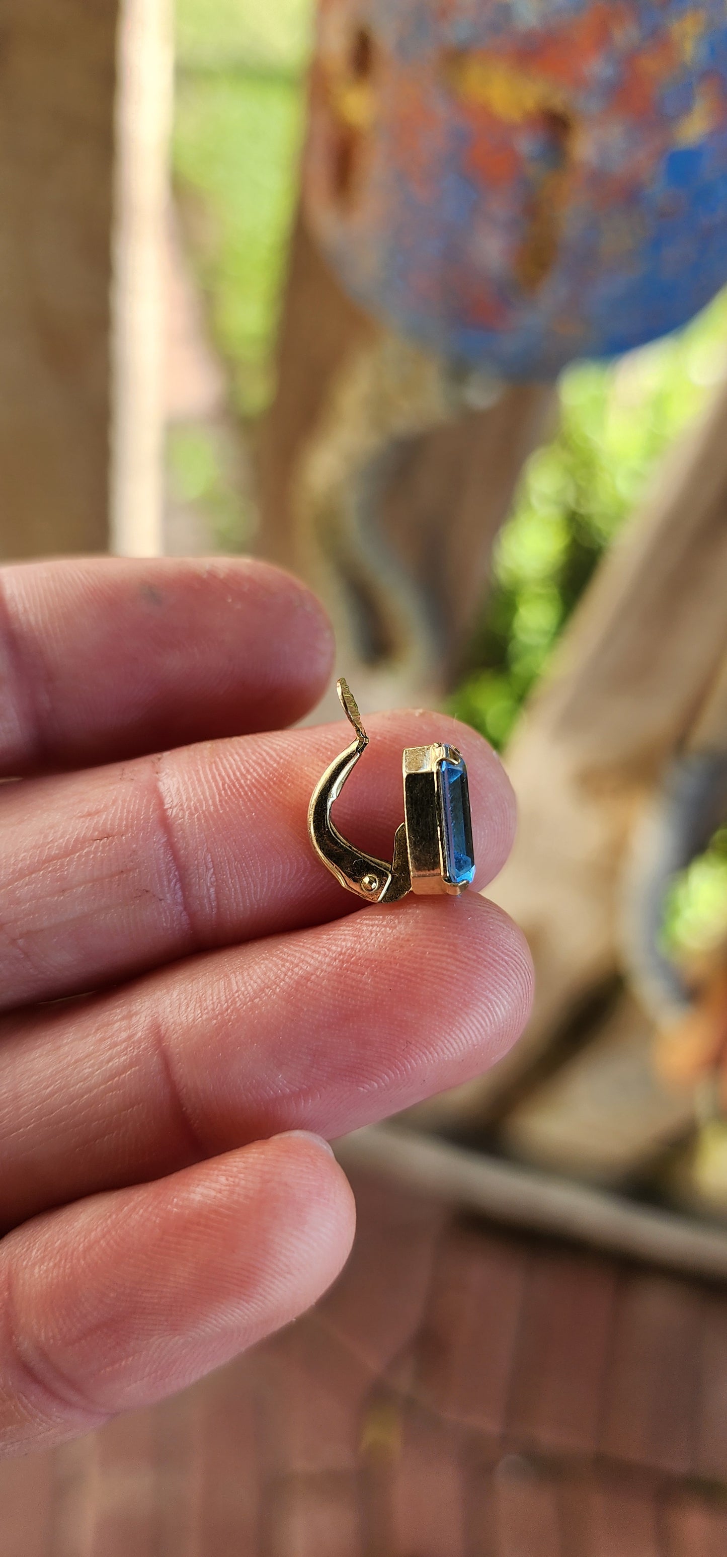 These fabulous vintage clip-on earrings from the 1960s radiate classic mid-century modernist style.