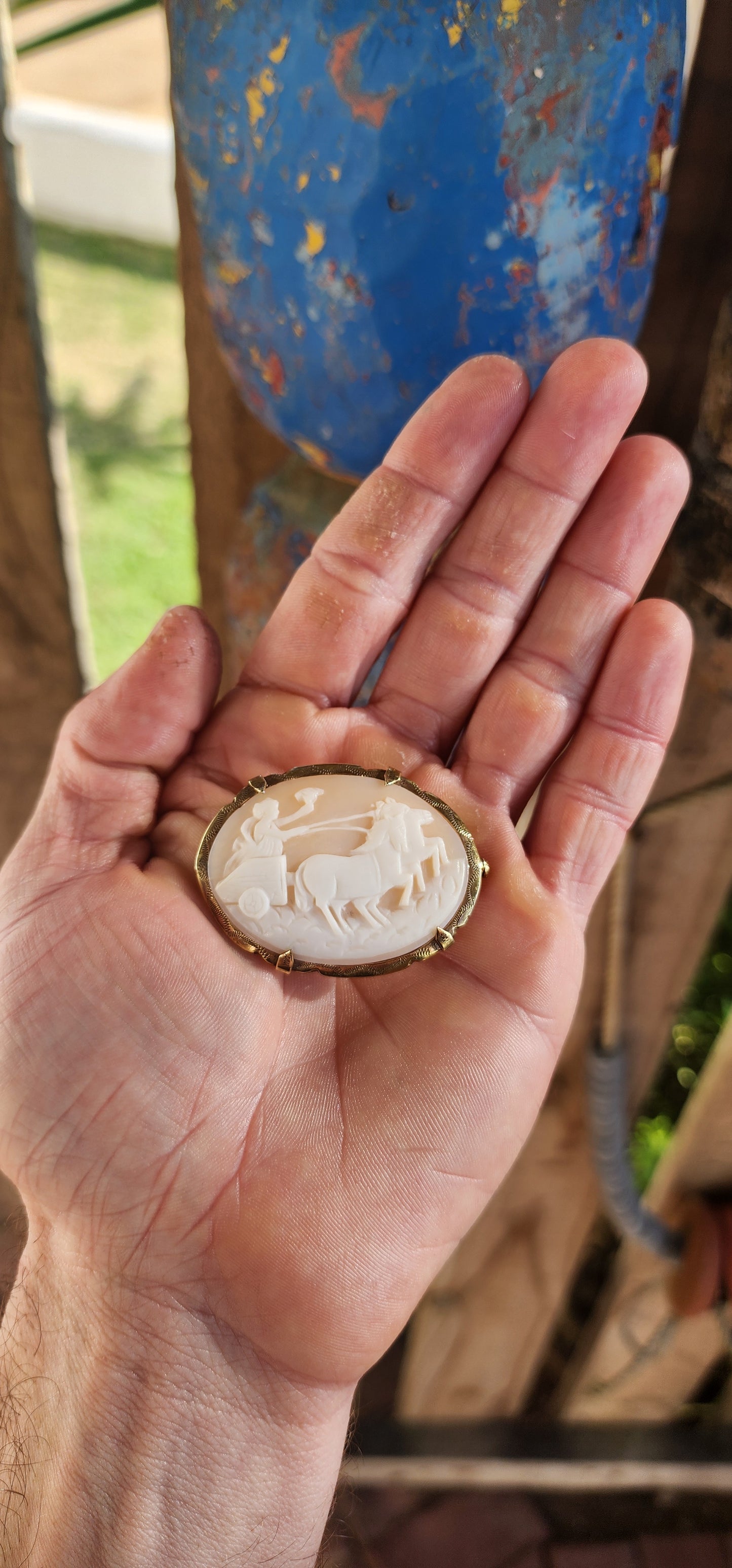 This is a generous-sized, antique late Victorian-era brooch, exquisitely crafted in warm-toned pinchbeck, a popular 19th-century alloy designed to resemble gold. Its mount cradles a beautifully hand-carved oval shell cameo.