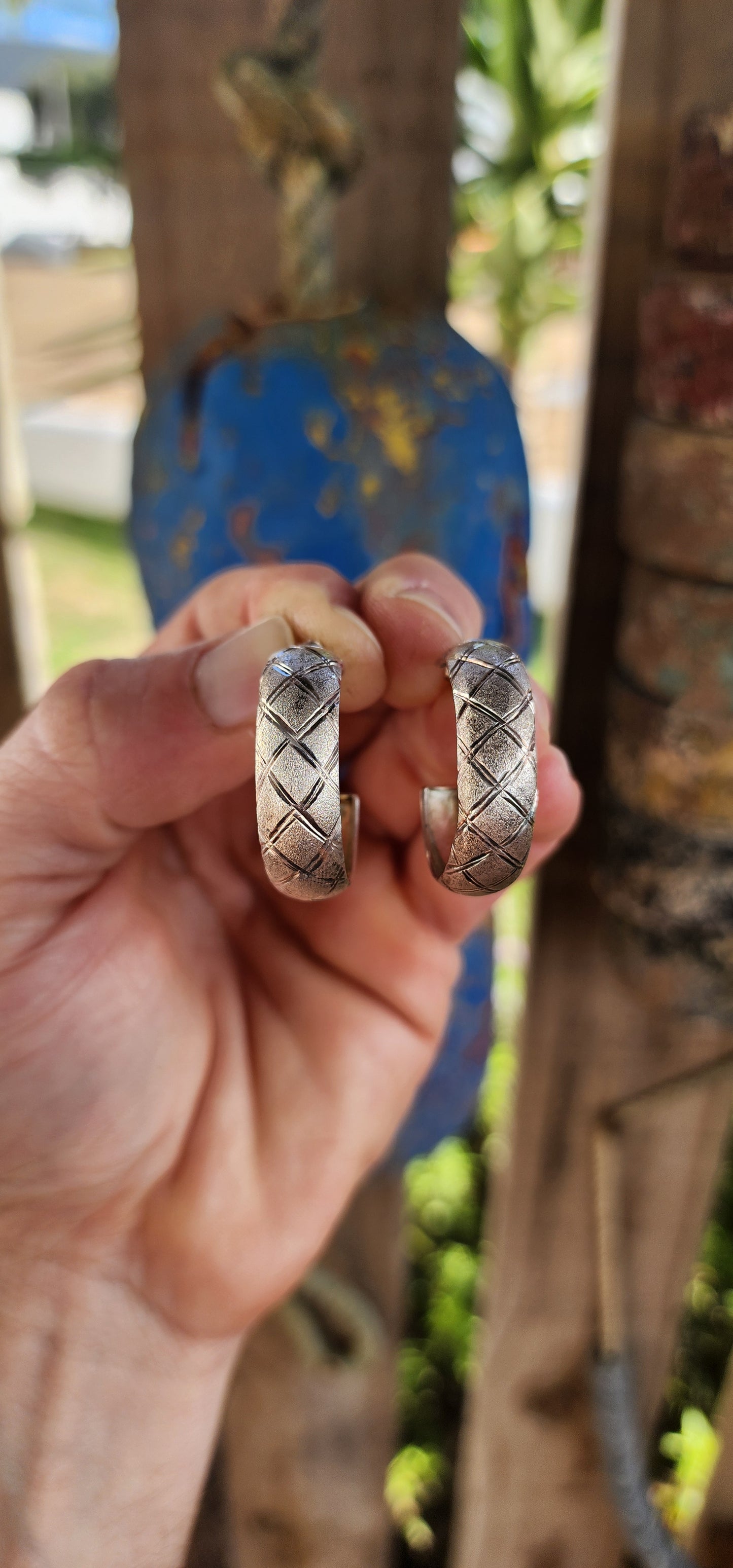 These striking vintage sterling silver half hoop earrings blend sculptural form with textured artistry for a look that’s equal parts bold and wearable.