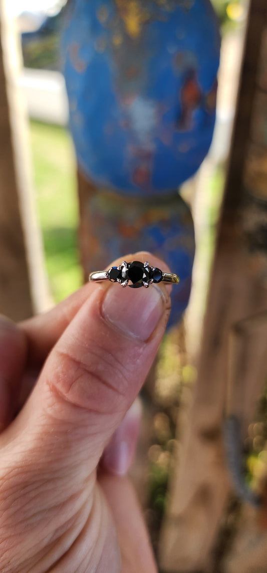Midnight Trinity
A ring that whispers secrets of the night sky.Crafted in sterling silver and rhodium-plated to hold its forever-sparkle.