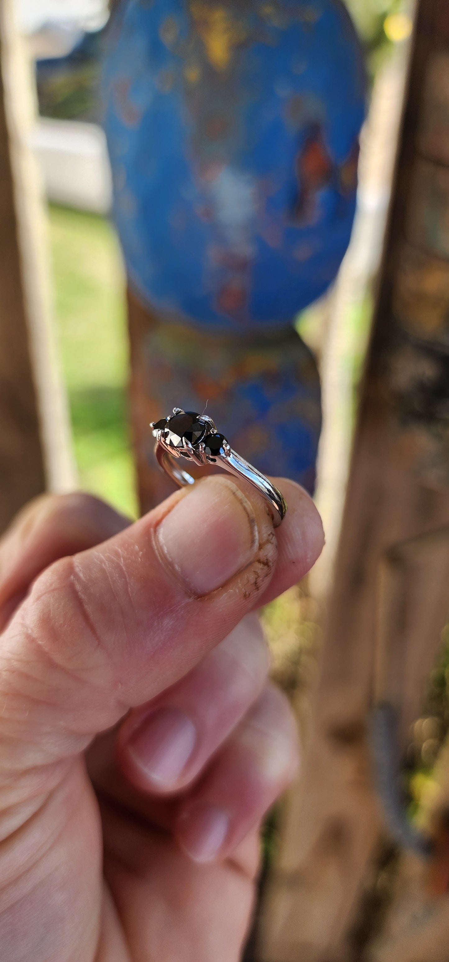Midnight Trinity
A ring that whispers secrets of the night sky.Crafted in sterling silver and rhodium-plated to hold its forever-sparkle.
