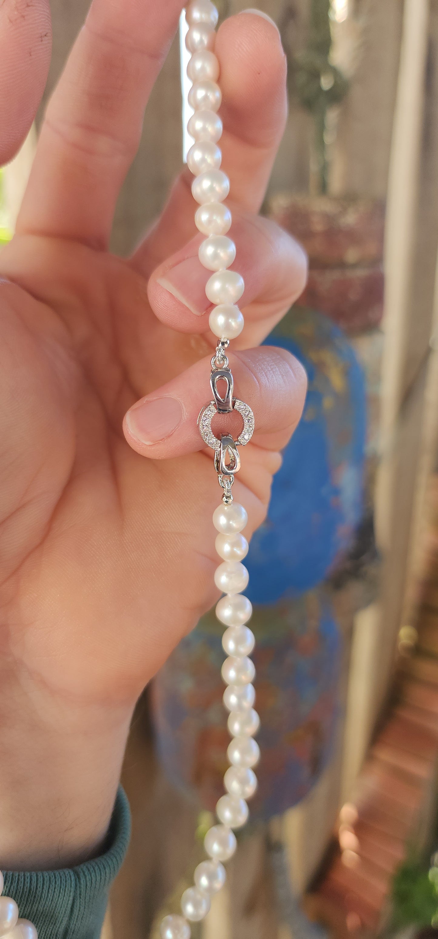 This elegant necklace is a classic strand of freshwater cultured pearls, a timeless jewel that has graced wardrobes for centuries.