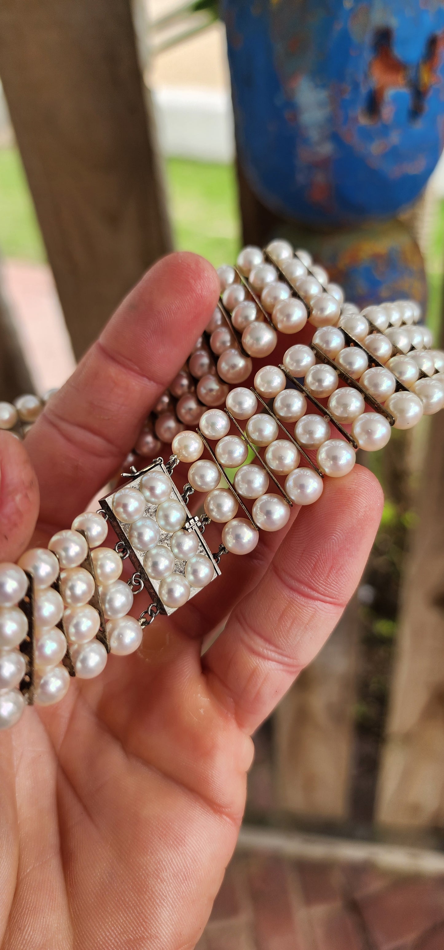 Spellbinding vintage 4-strand marine cultured pearl choker necklace – a true jewel of sophistication and elegance.