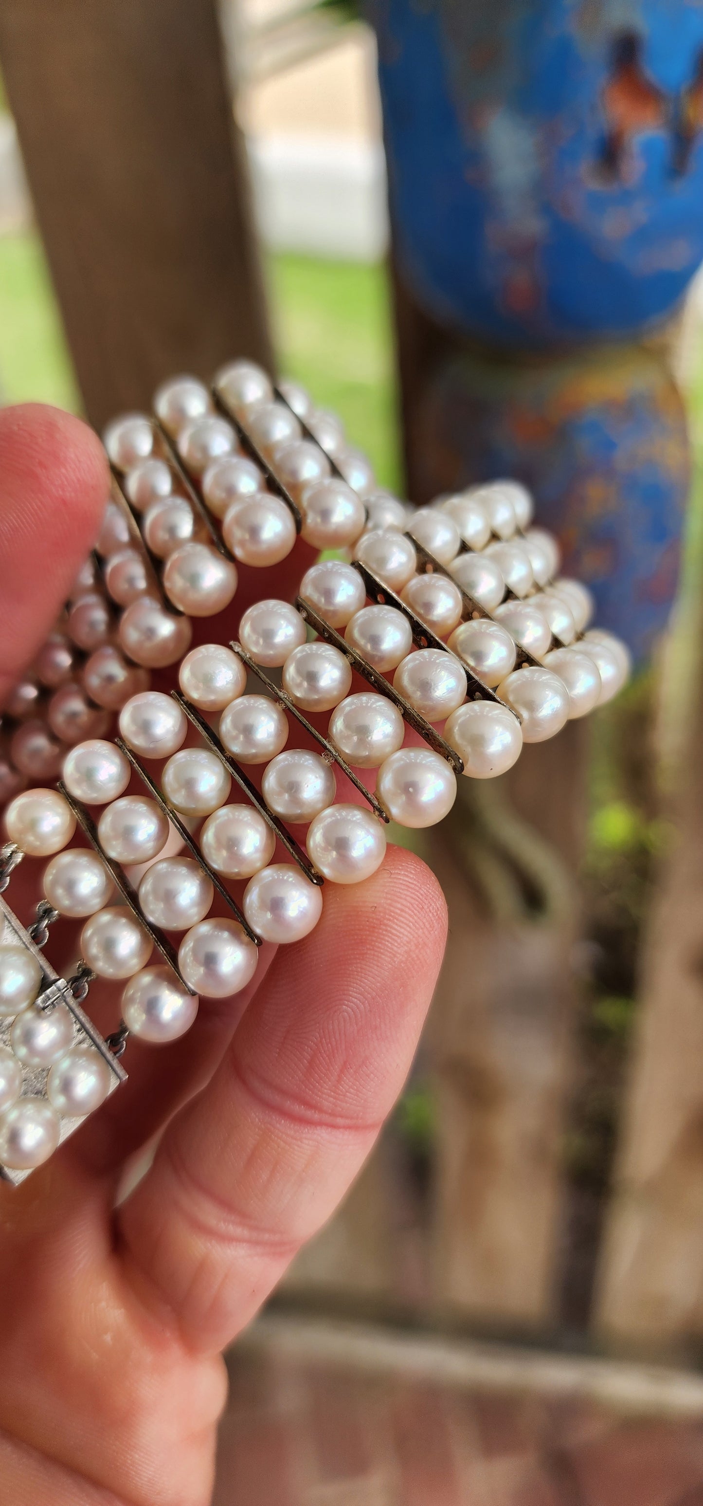 Spellbinding vintage 4-strand marine cultured pearl choker necklace – a true jewel of sophistication and elegance.