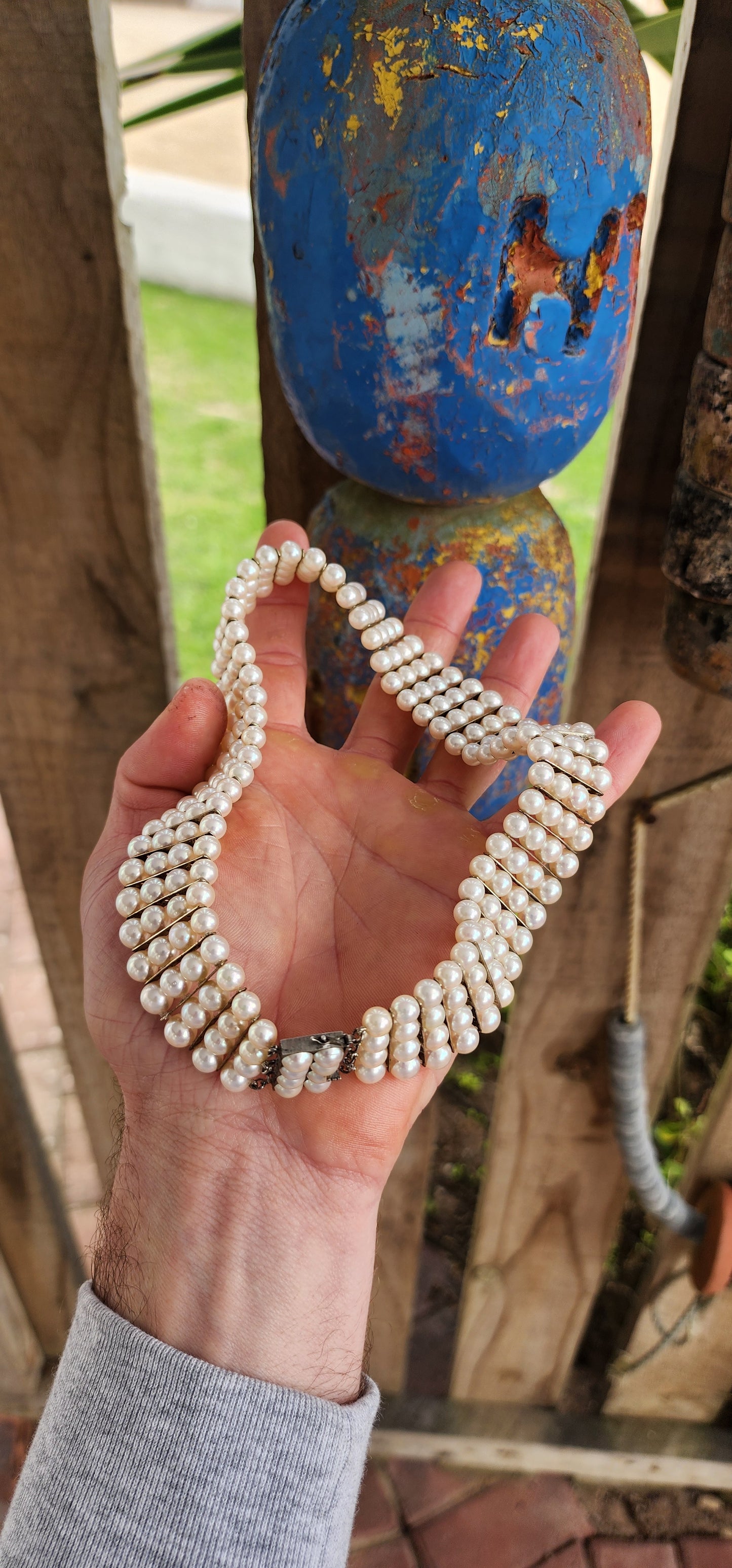 Spellbinding vintage 4-strand marine cultured pearl choker necklace – a true jewel of sophistication and elegance.