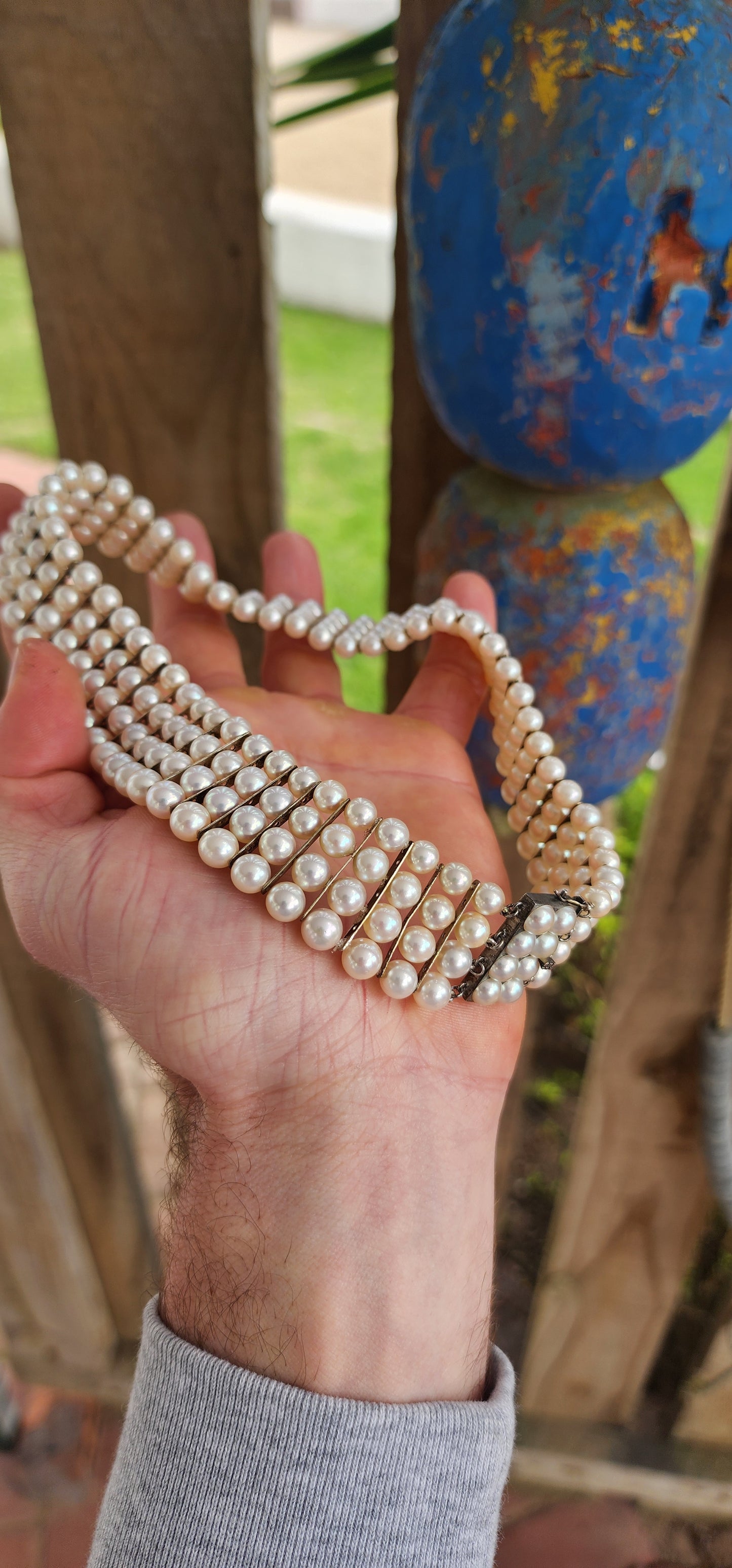 Spellbinding vintage 4-strand marine cultured pearl choker necklace – a true jewel of sophistication and elegance.