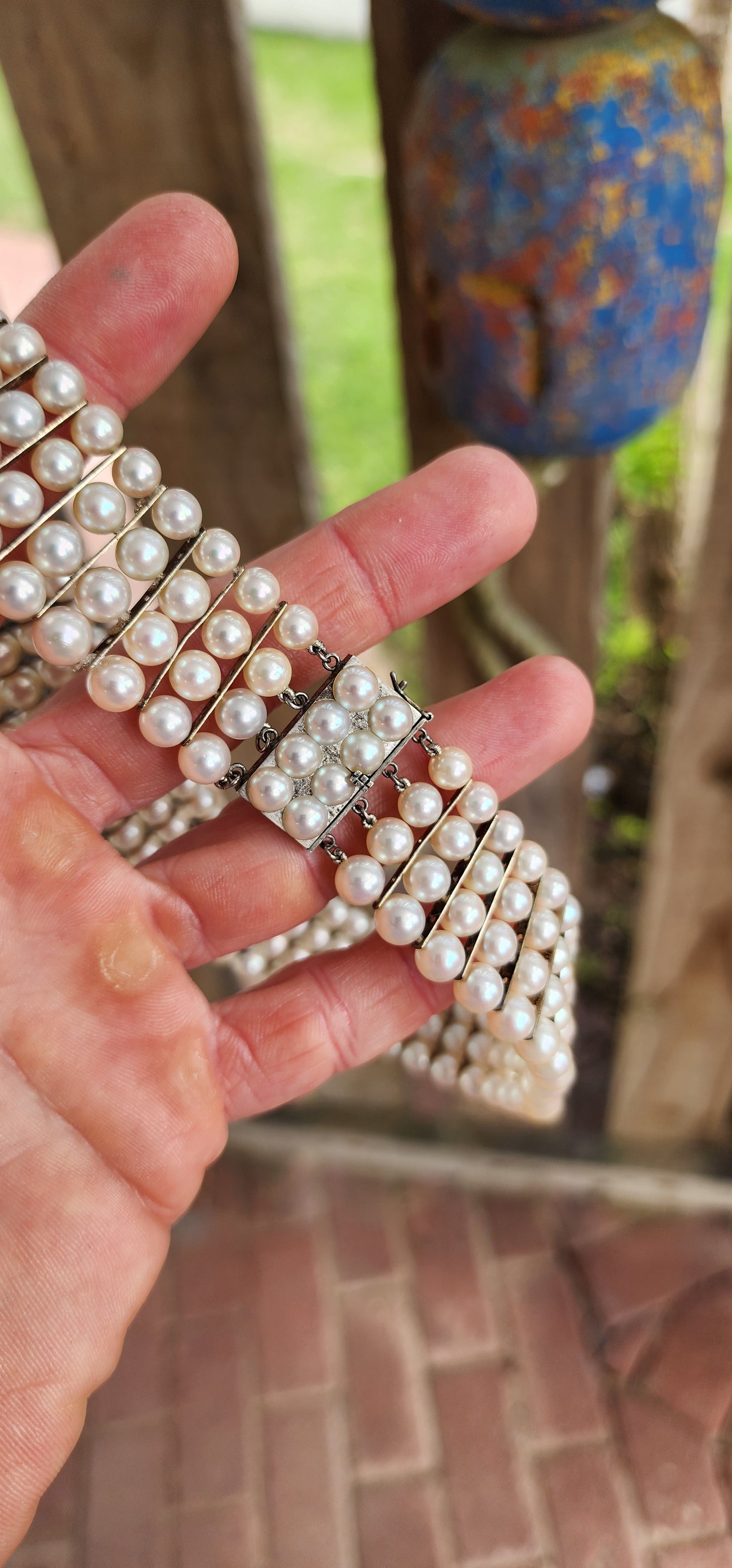Spellbinding vintage 4-strand marine cultured pearl choker necklace – a true jewel of sophistication and elegance.