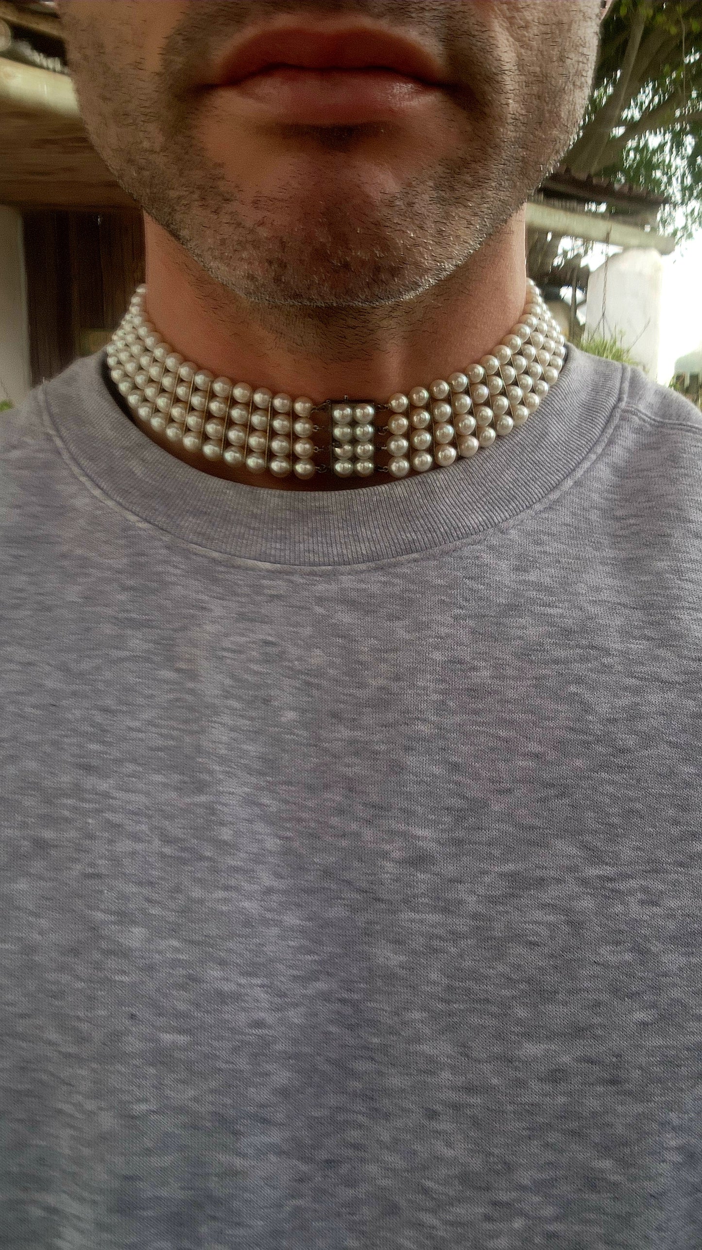 Spellbinding vintage 4-strand marine cultured pearl choker necklace – a true jewel of sophistication and elegance.