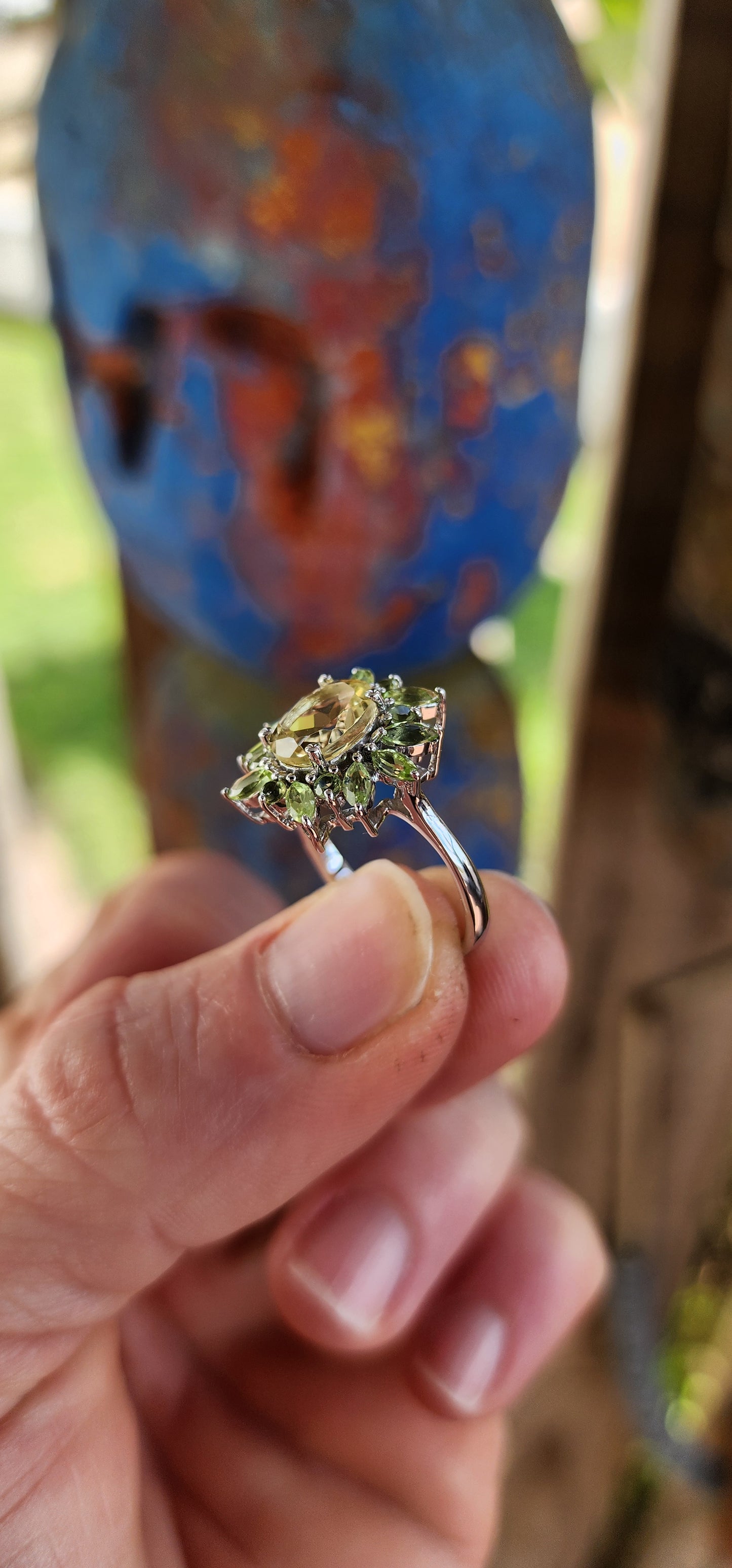 A Bloom of Citrus Light.
This enchanting cluster ring is a true celebration of springtime elegance, meticulously crafted in sterling silver and finished with a radiant rhodium plating for everlasting shine.
