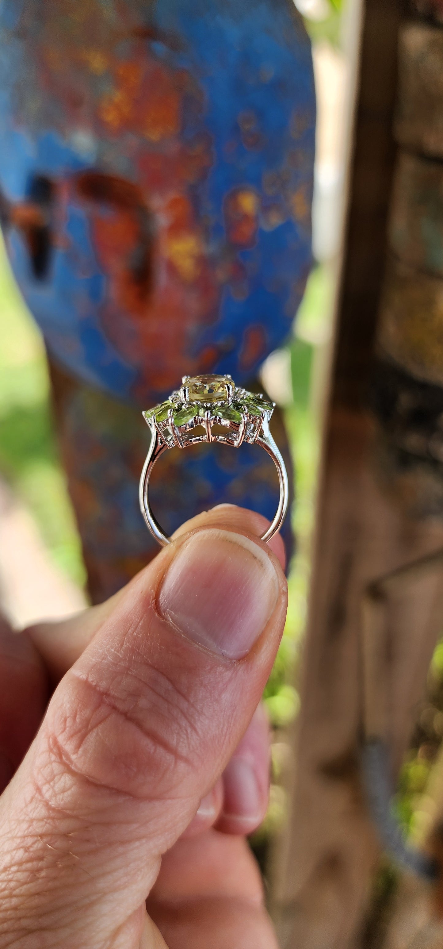 A Bloom of Citrus Light.
This enchanting cluster ring is a true celebration of springtime elegance, meticulously crafted in sterling silver and finished with a radiant rhodium plating for everlasting shine.