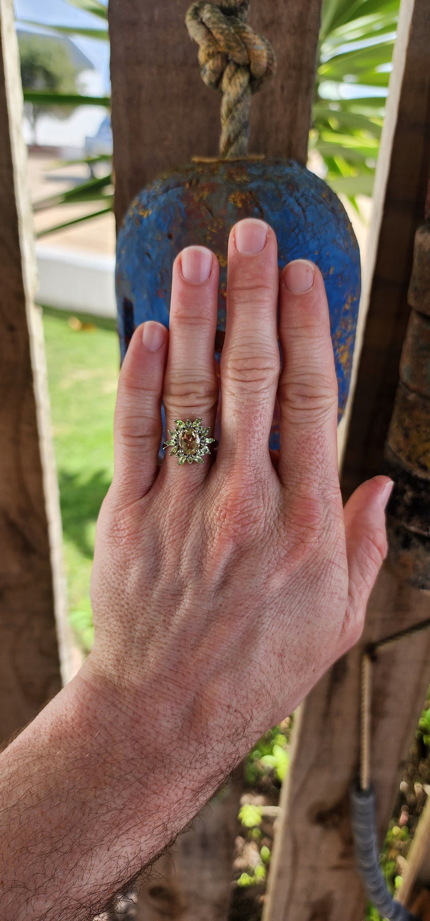 A Bloom of Citrus Light.
This enchanting cluster ring is a true celebration of springtime elegance, meticulously crafted in sterling silver and finished with a radiant rhodium plating for everlasting shine.