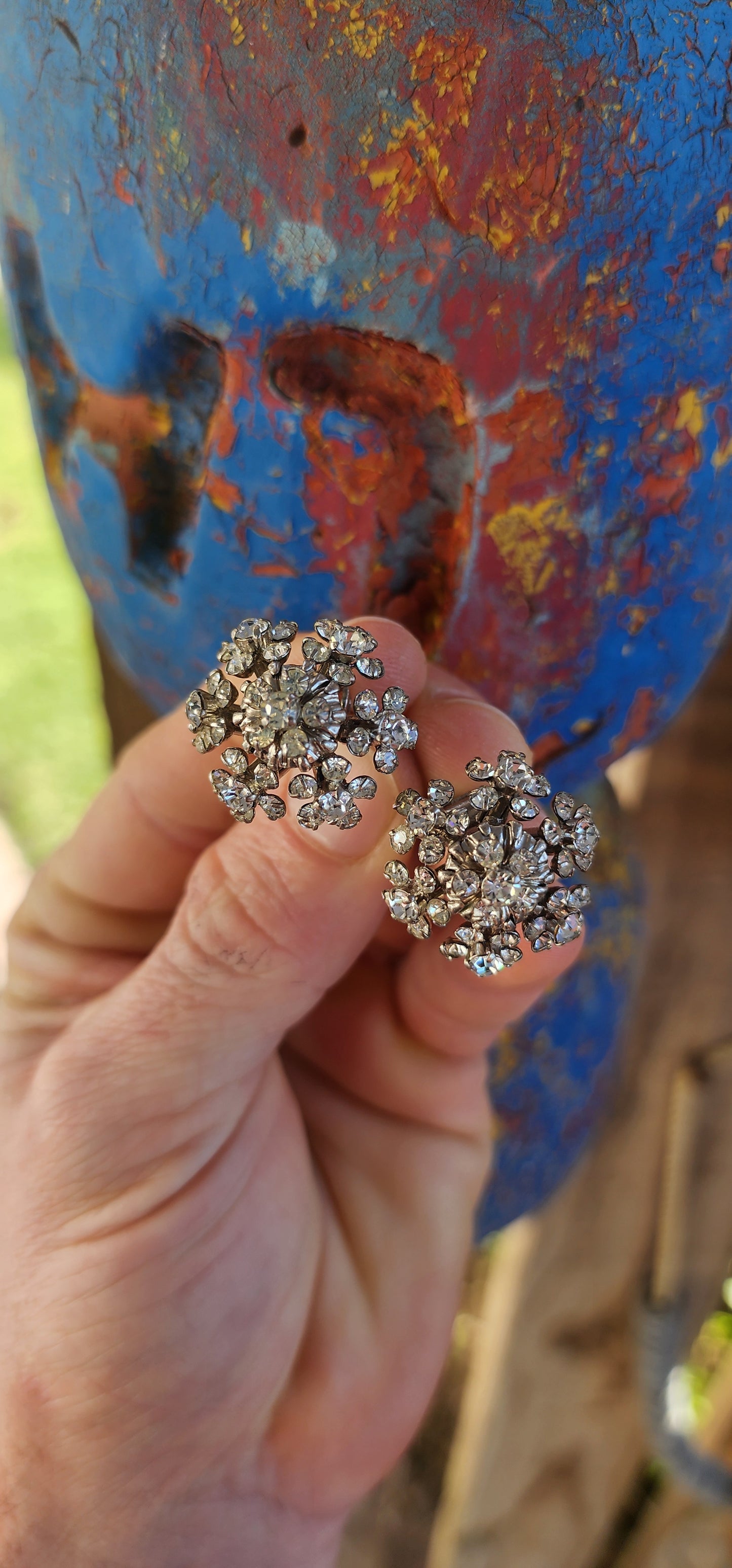 Glam Squad in a Handful.
Here’s a sparkling treasure trove of six pairs of vintage 1950s/60s costume clip-on earrings.