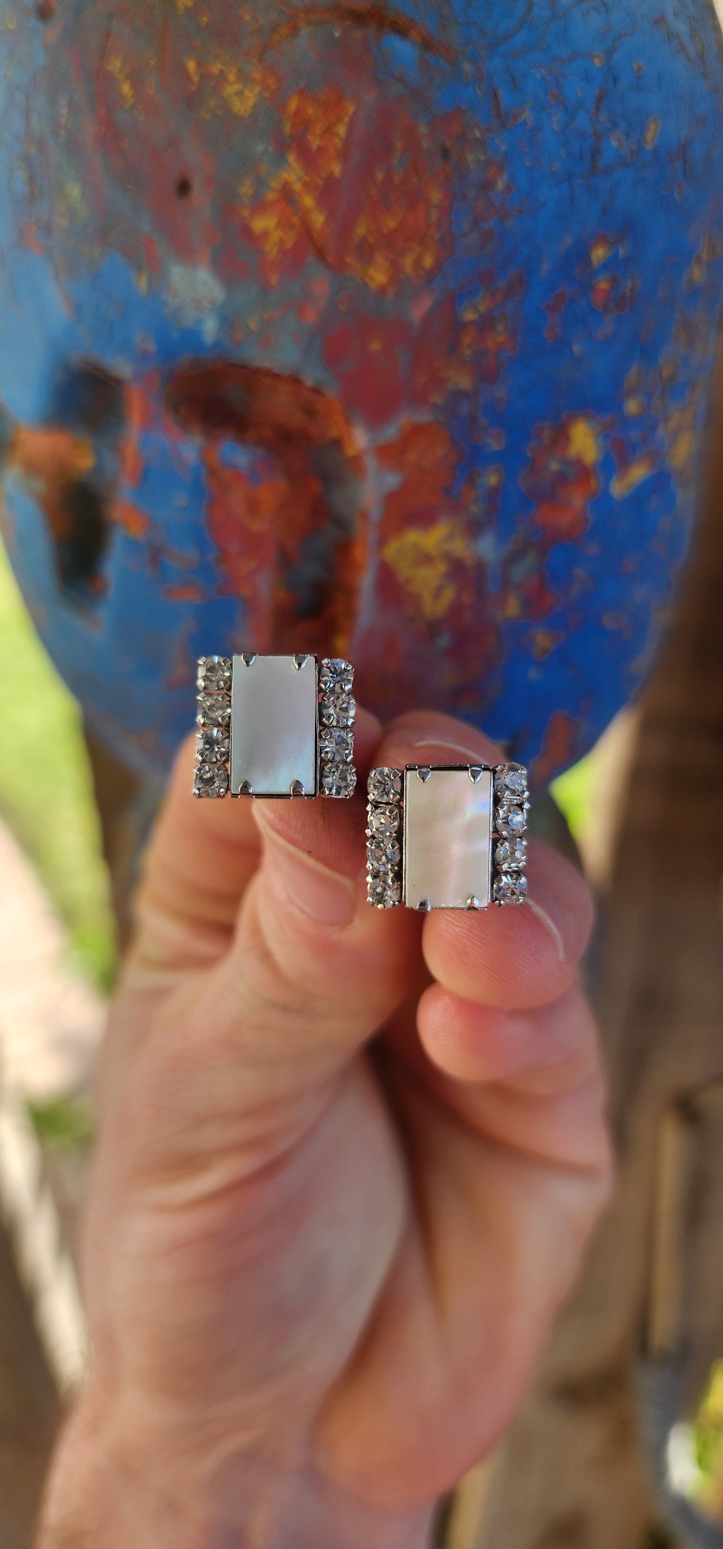 Glam Squad in a Handful.
Here’s a sparkling treasure trove of six pairs of vintage 1950s/60s costume clip-on earrings.