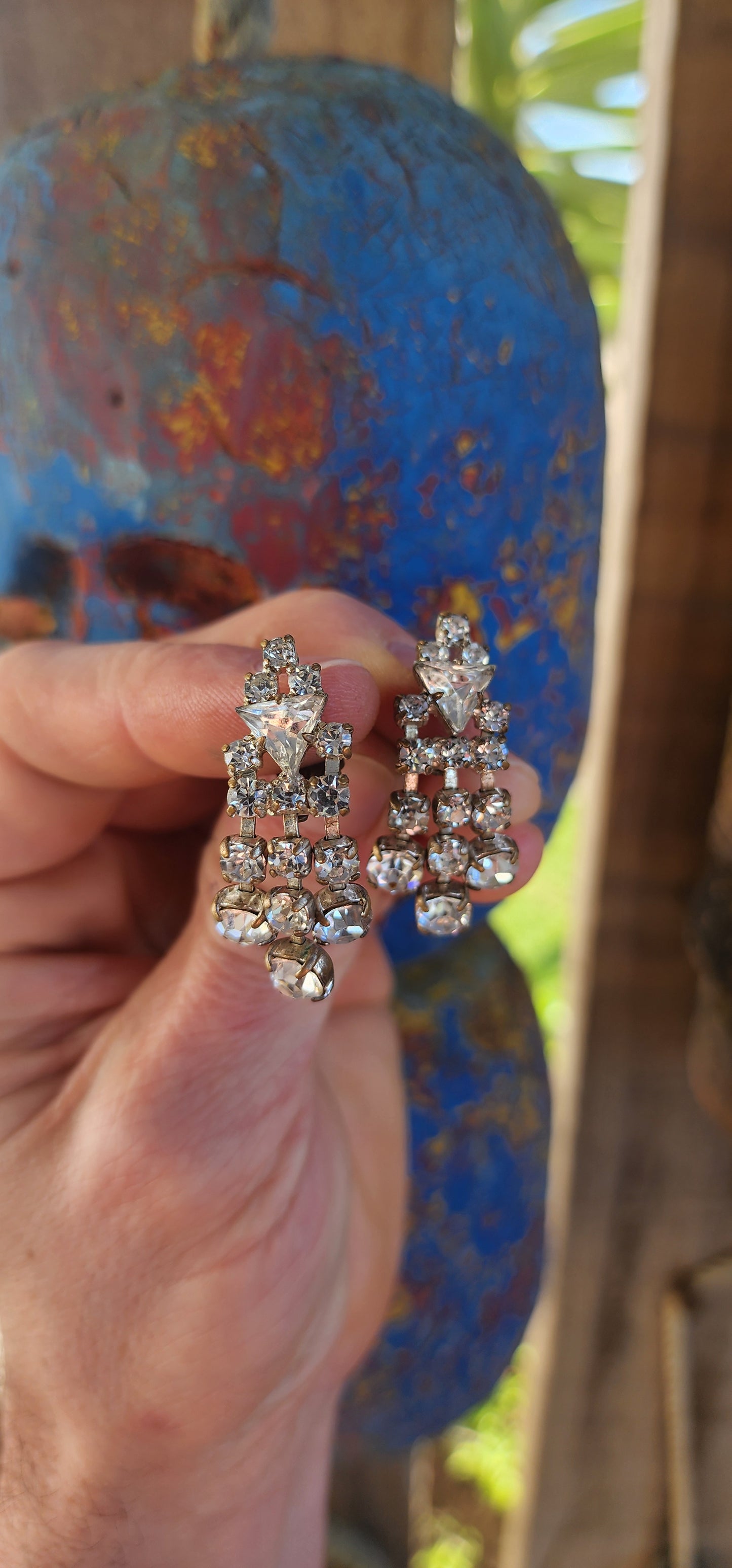 Glam Squad in a Handful.
Here’s a sparkling treasure trove of six pairs of vintage 1950s/60s costume clip-on earrings.