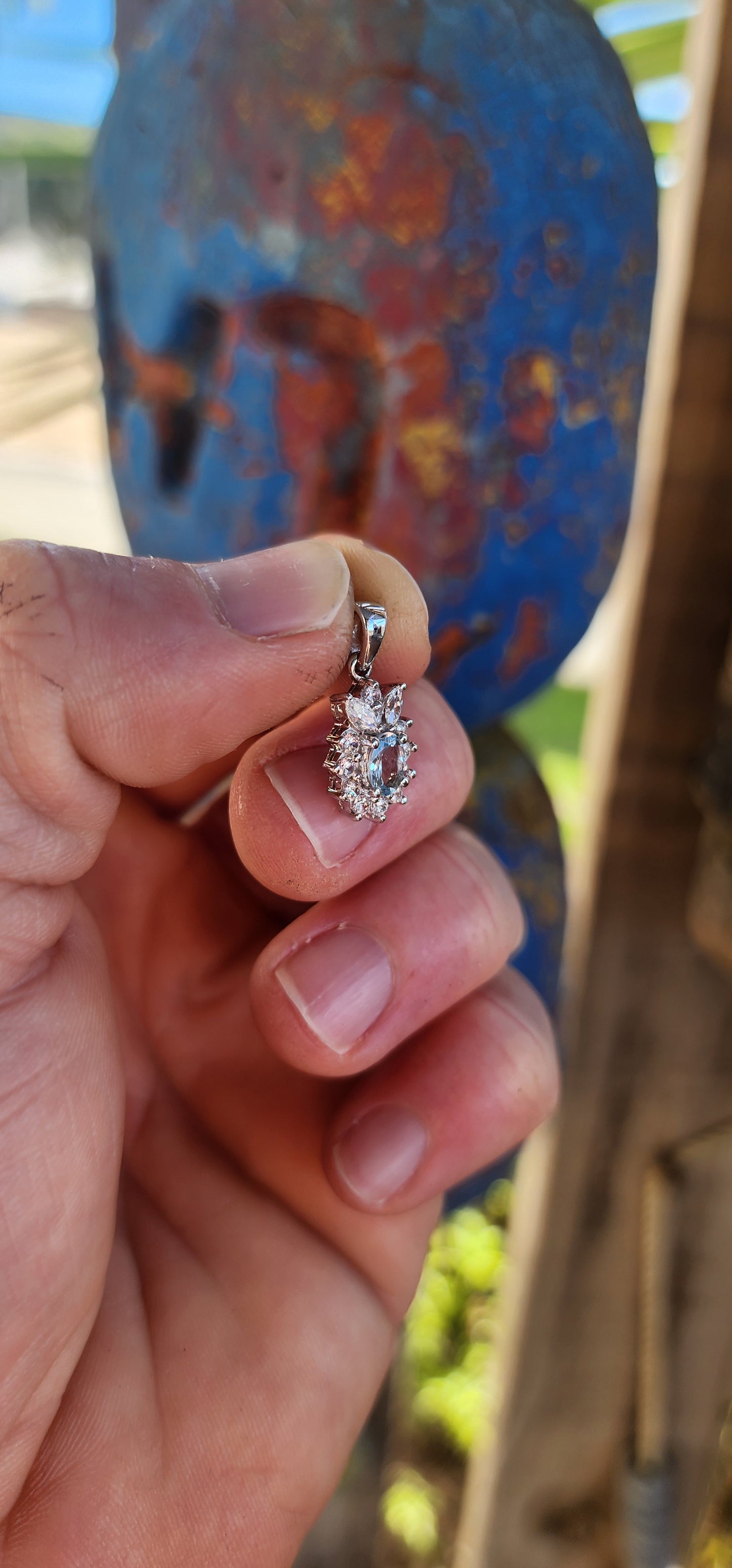 An enchanting treasure of elegance – this sterling silver and aquamarine floral halo pendant perfectly captures the essence of grace.