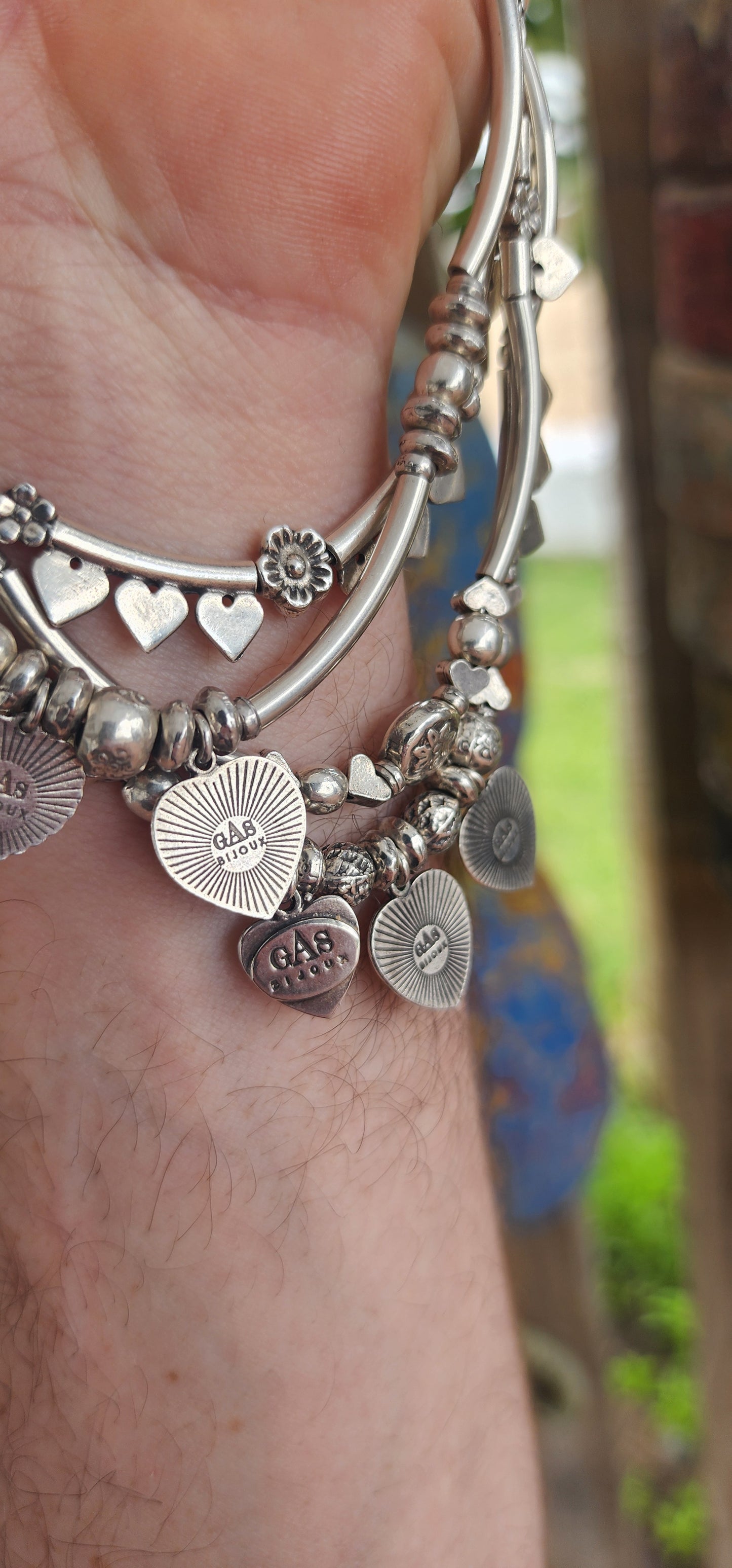 This Gas Bijoux necklace is a statement-making piece that effortlessly captures the free-spirited essence of bohemian luxury.