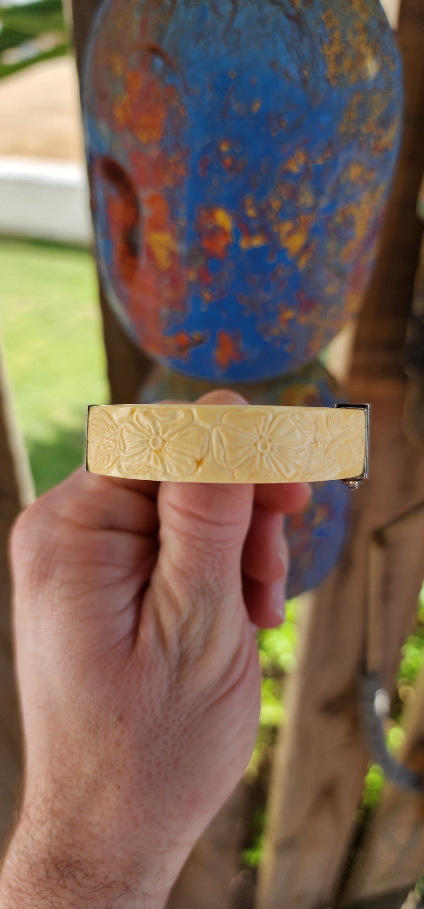 A truly exquisite example of early 20th-century craftsmanship, this antique pre-ban ivory bangle is an elegant survivor .