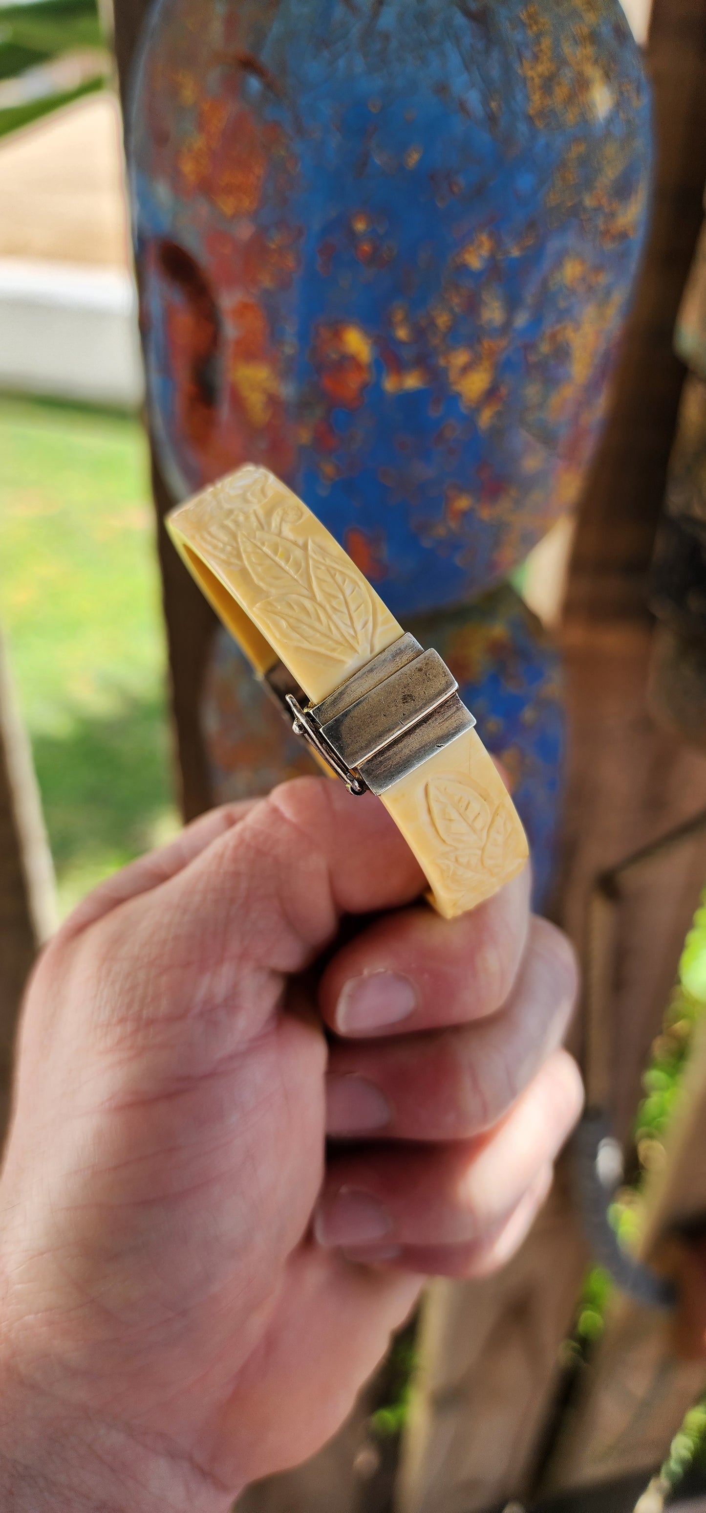 A truly exquisite example of early 20th-century craftsmanship, this antique pre-ban ivory bangle is an elegant survivor .