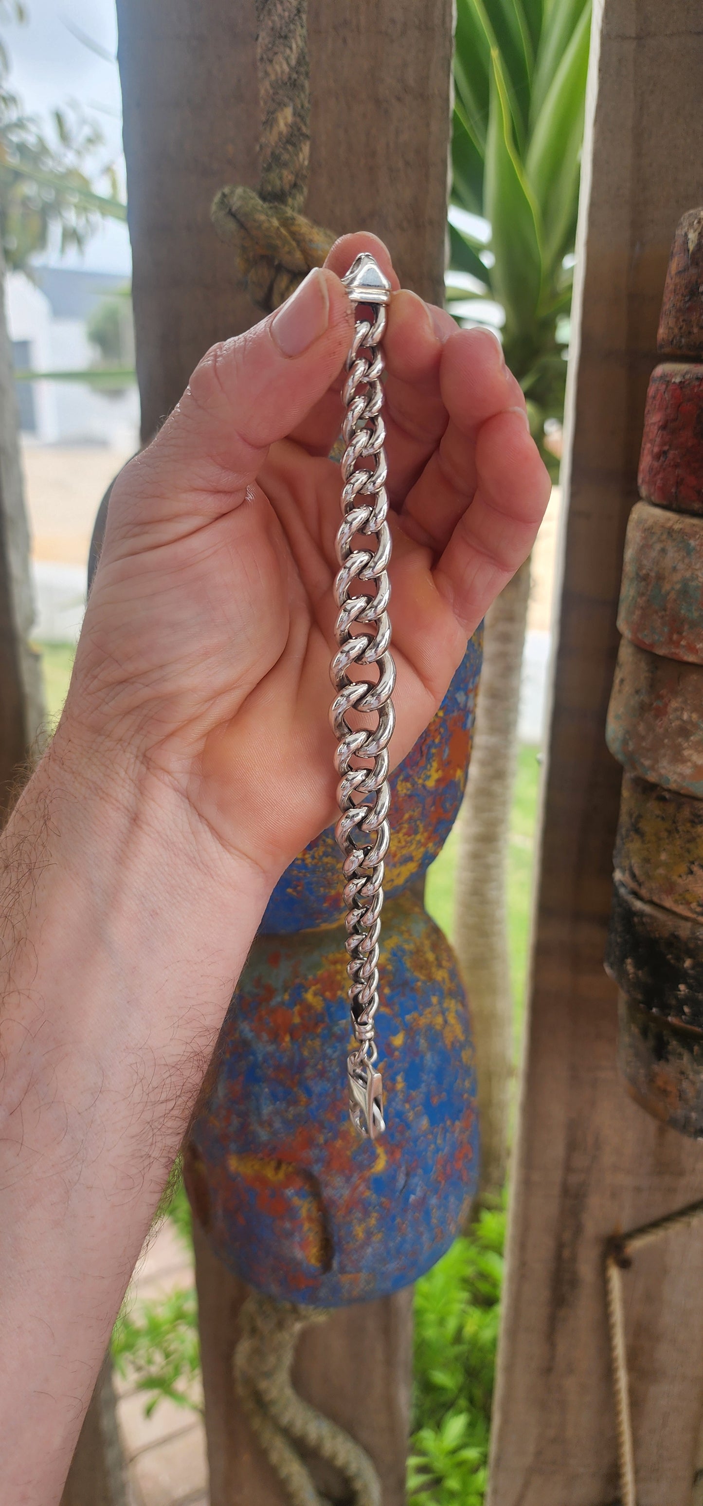 This chunky unisex Italian-made sterling silver bracelet is pure power and polish in one irresistible piece!