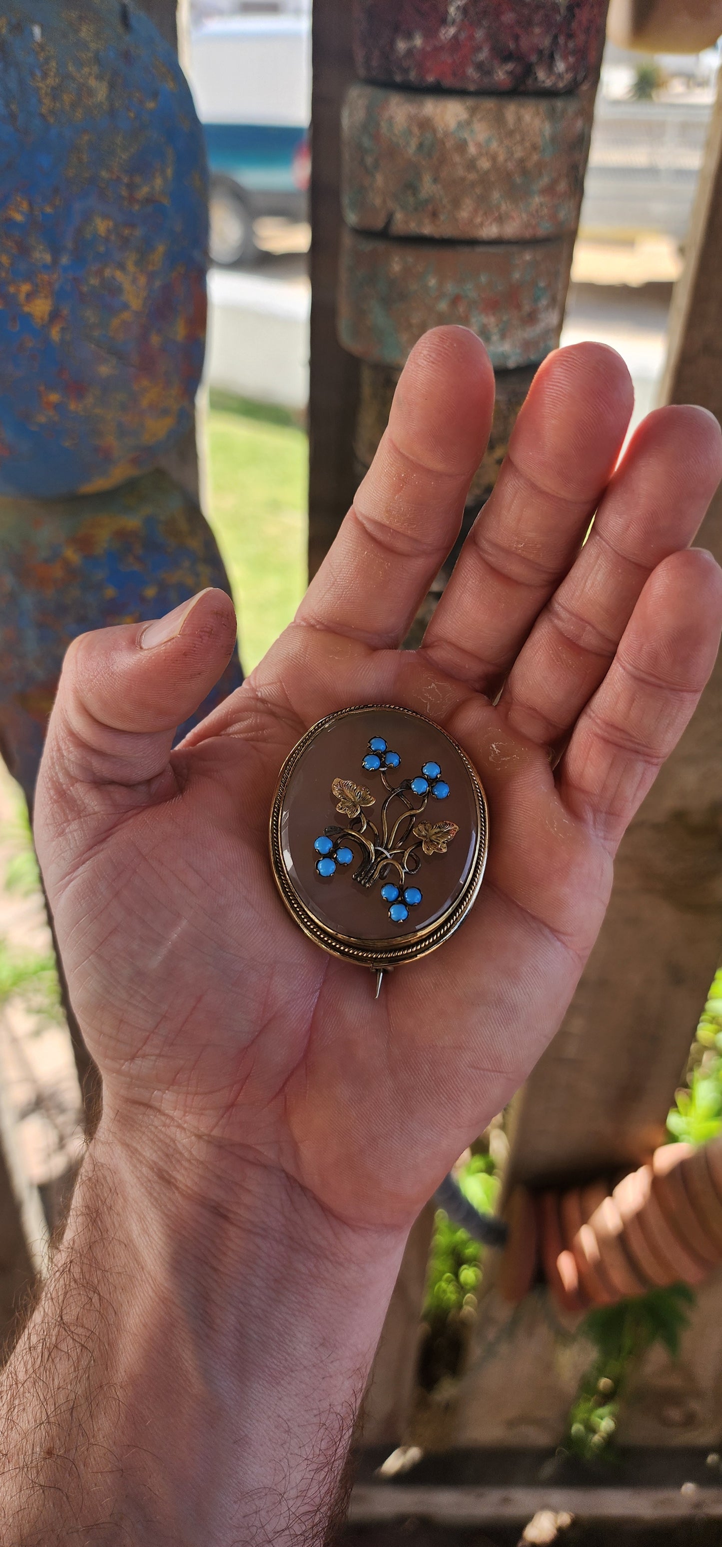 Exceptional and large-sized antique Victorian “Forget-Me-Not” lovers’ brooch, dating to the circa 1850s, a true jewel of sentimentality and craftsmanship.