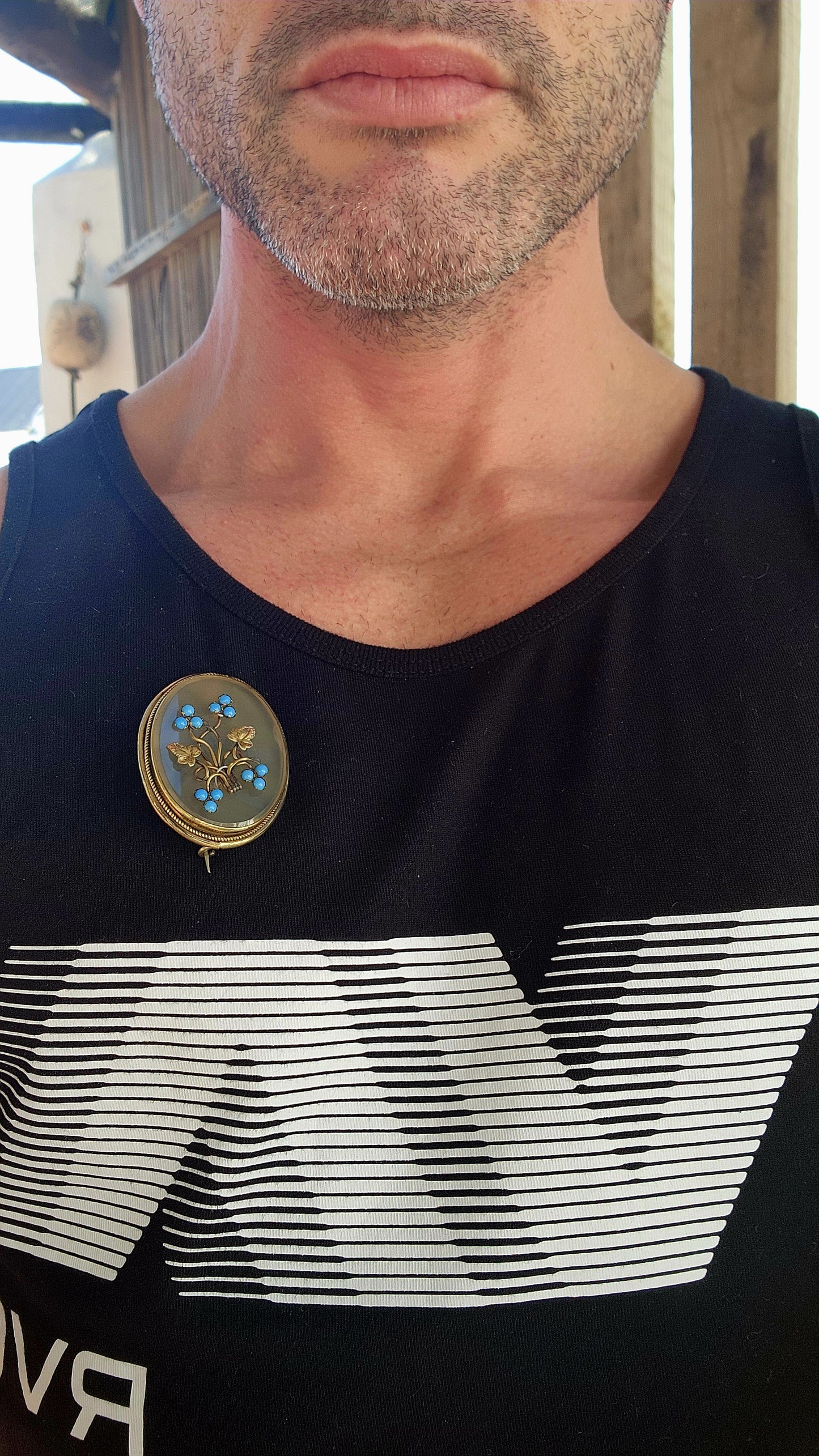 Exceptional and large-sized antique Victorian “Forget-Me-Not” lovers’ brooch, dating to the circa 1850s, a true jewel of sentimentality and craftsmanship.