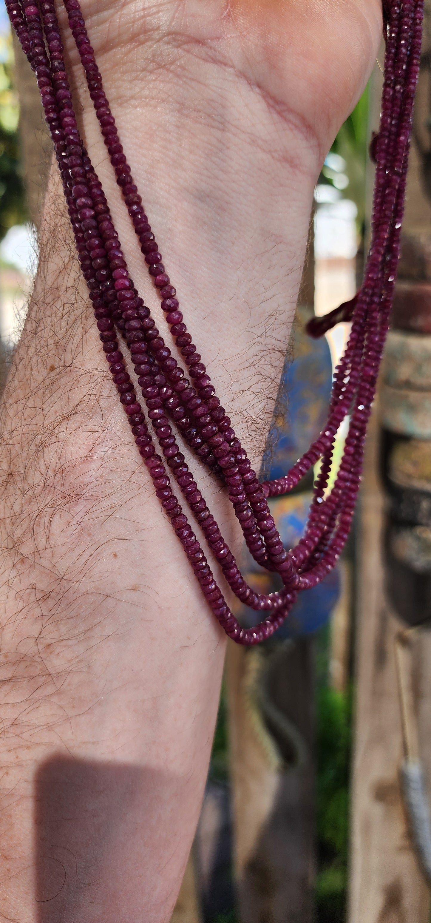 A true Expedition with Jones treasure! Up for grabs is this absolutely stunning vintage Indian five-strand Sarafa ruby gemstone necklace — a masterpiece of traditional craftsmanship and opulent gemstone beauty.