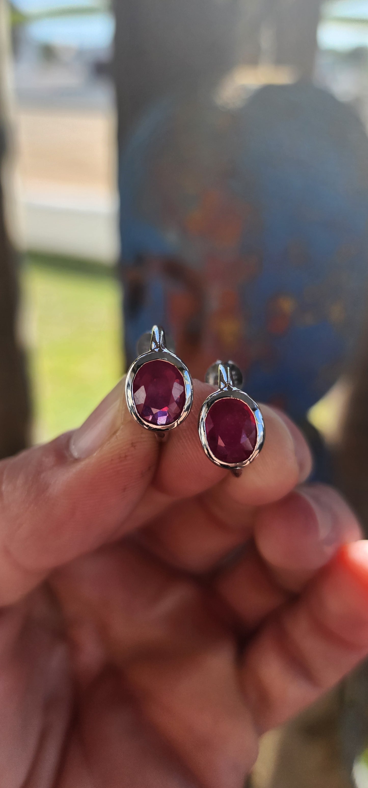 Bold, elegant, and effortlessly refined — this modernist pair of sterling silver half-hoop stud earrings commands attention with their minimalist geometry and rich color.