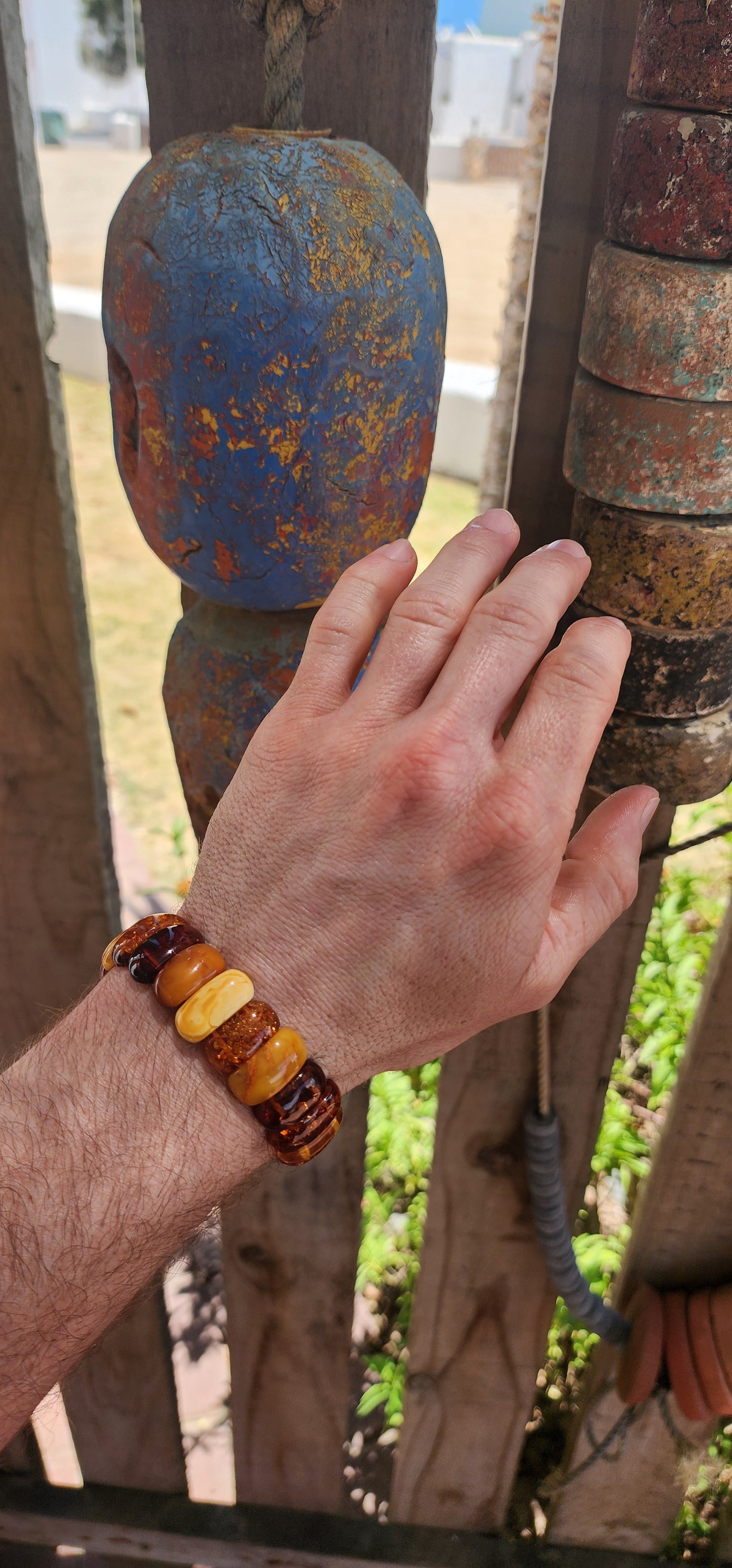 Behold an absolutely marvelous multicoloured Baltic Amber stretch bracelet — a radiant celebration of nature’s palette, shaped over 20–45 million years.