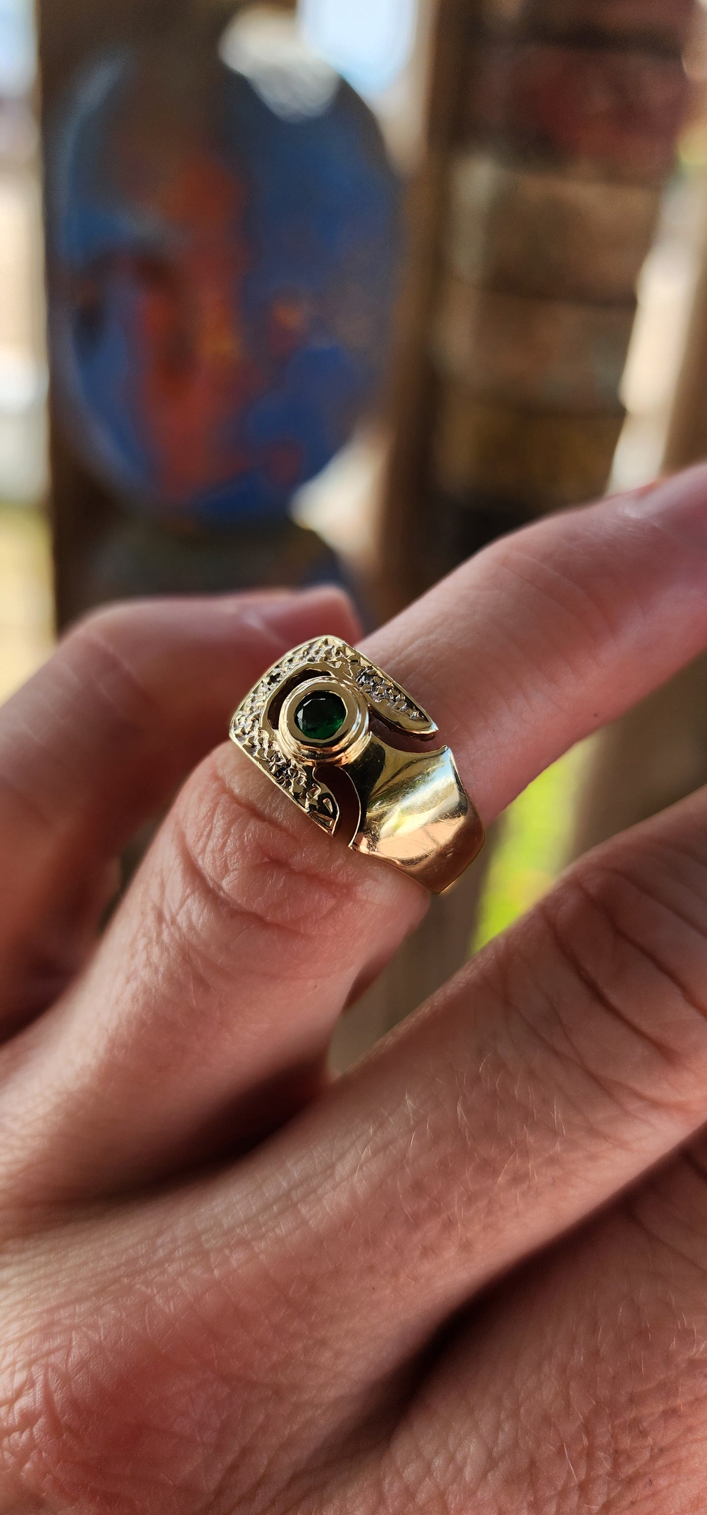 This beauty is pure vintage modernist confidence — a chunky, sculptural 1970s unisex statement ring crafted in rich 9ct yellow gold with an unmistakable weight and presence.