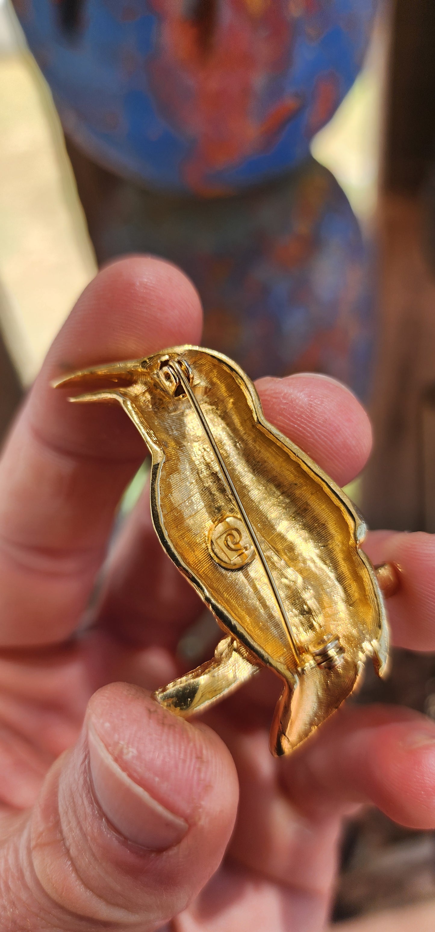 P.Cardin 1990s Kingfisher Brooch: A Shimmering Symbol of Elegance!