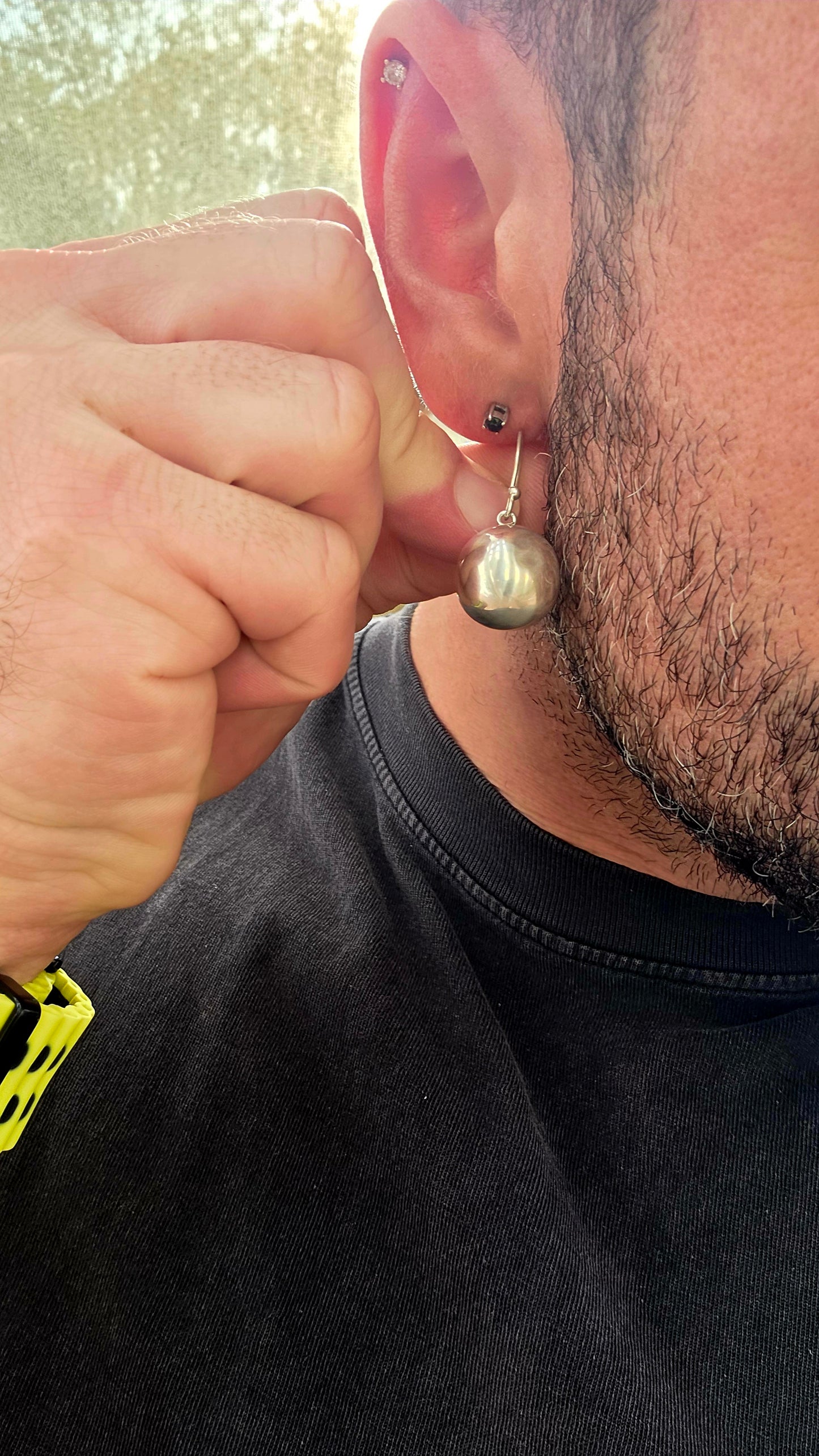 This lovely vintage pair of drop earrings is crafted in solid sterling silver, featuring a beautifully minimalist design that perfectly captures that relaxed boho / artisan aesthetic.