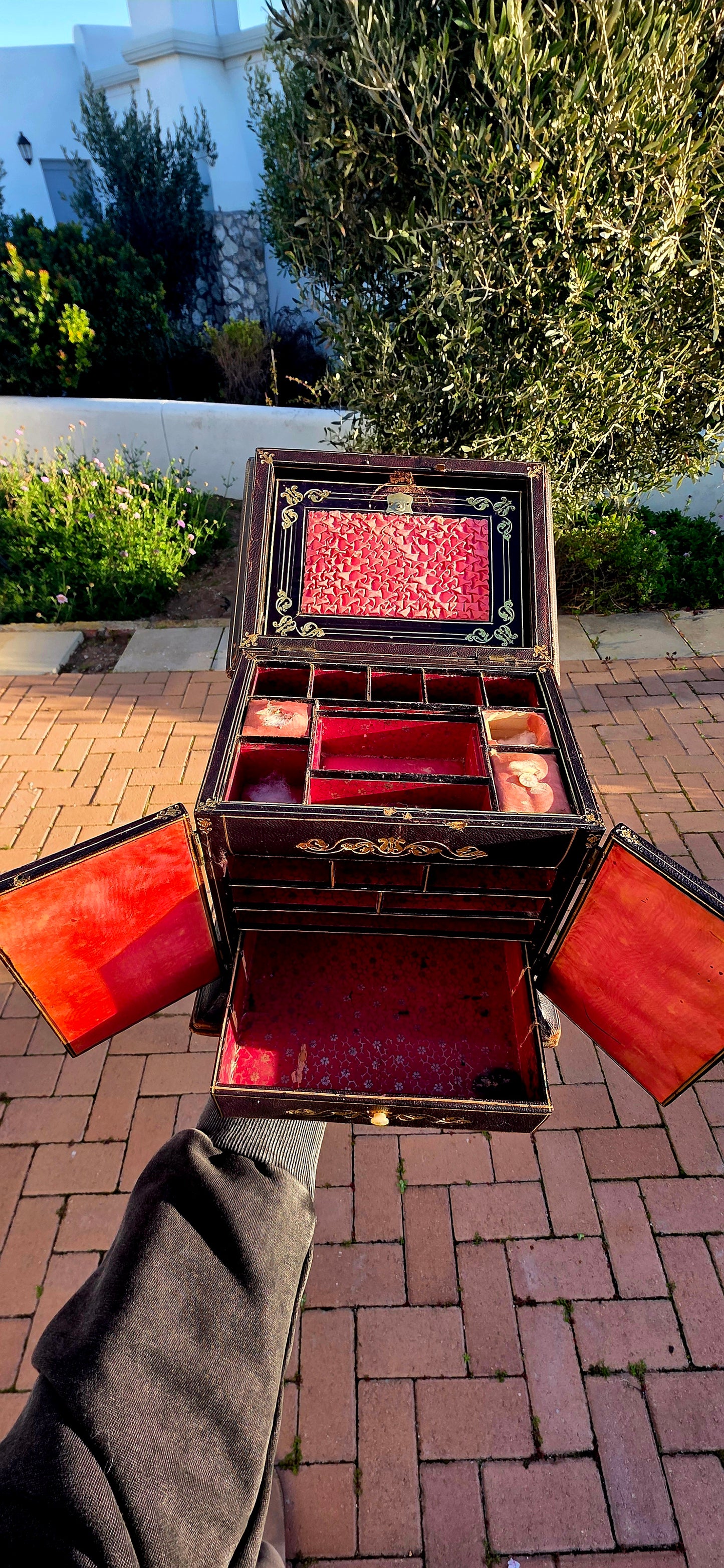 Some antiques are simply functional... while others tell the story of centuries gone by. This extremely rare and generously proportioned 18th-century gilt-tooled leather campaign box is one such survivor!