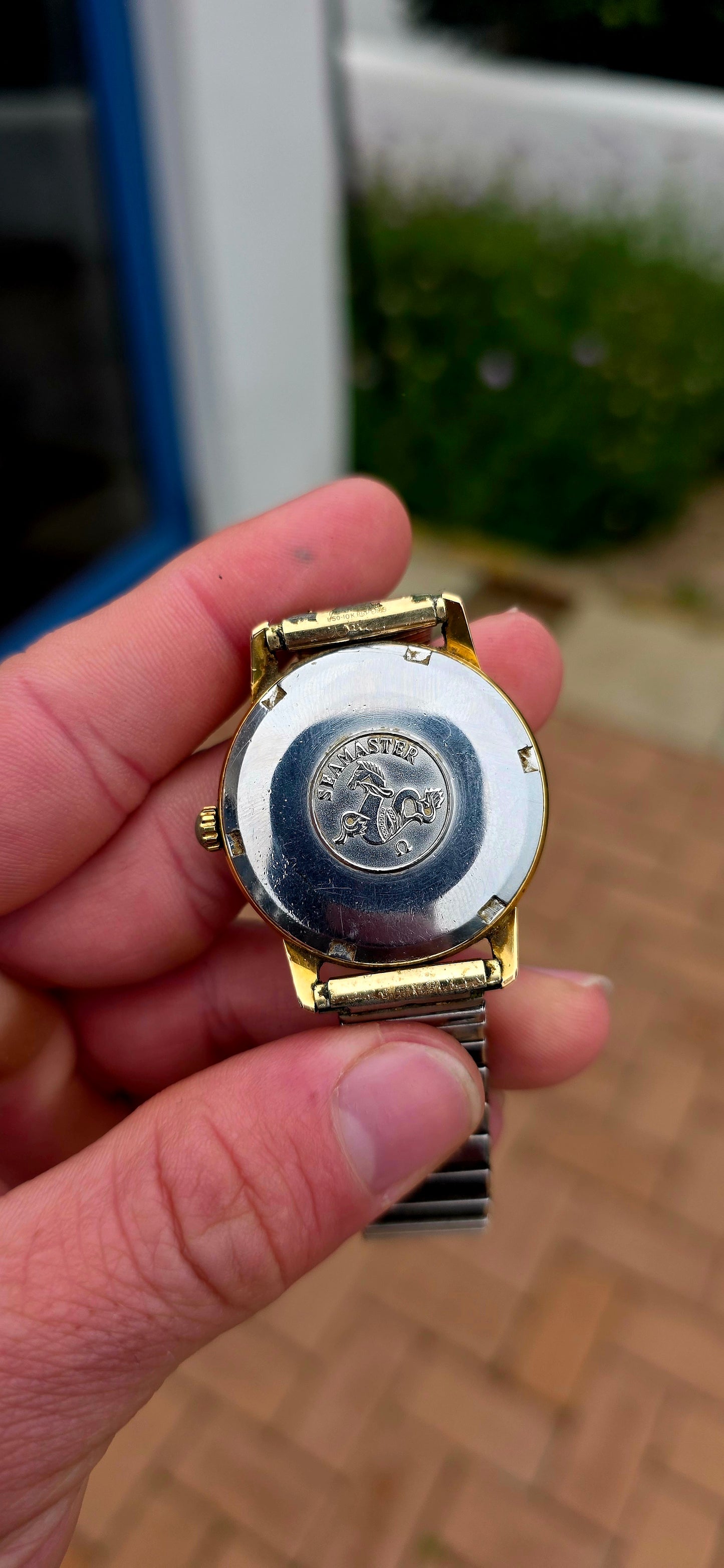 Now here’s a fabulous old boy with plenty of life left in him! A genuine vintage Omega Seamaster Automatic, featuring a classic gold-plated case, champagne/silver-toned dial, applied baton hour markers, sweep seconds hand and date window at 3 o’clock.