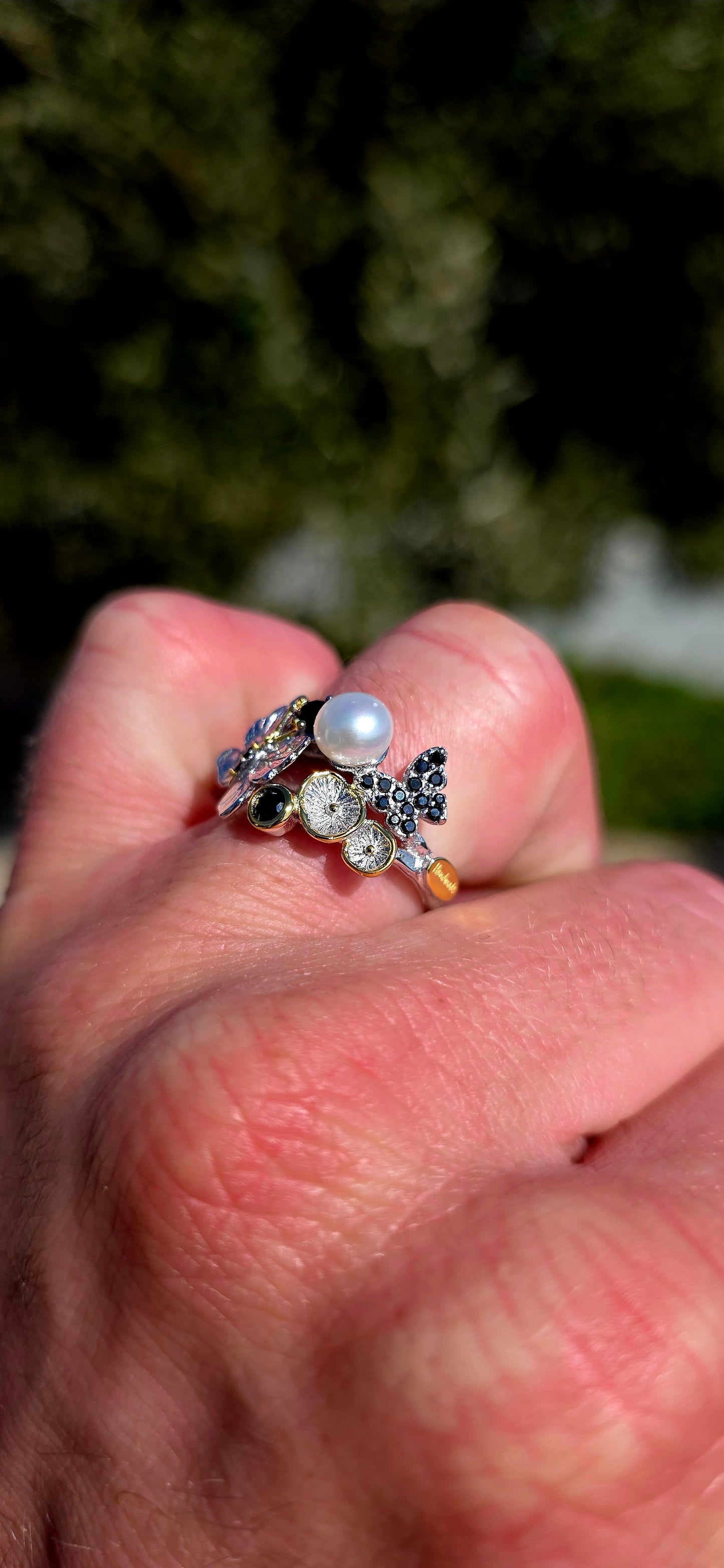 Straight from a magical woodland! This wonderfully whimsical statement ring is crafted in solid sterling silver, with the band beautifully formed to resemble twisting tree branches and twigs.