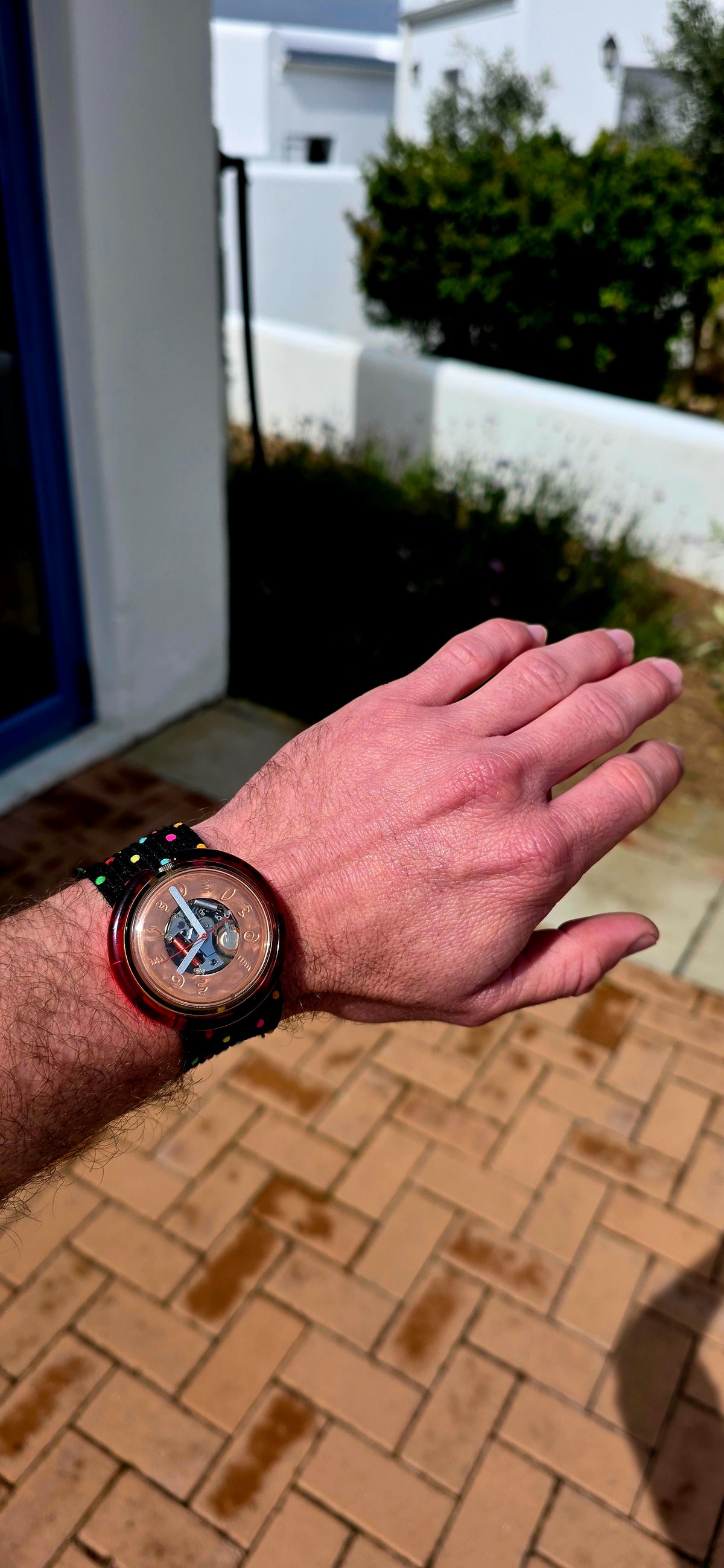 Now THIS is a fabulously fun piece of 1990s Swatch nostalgia — and one for the serious Swatch collector!