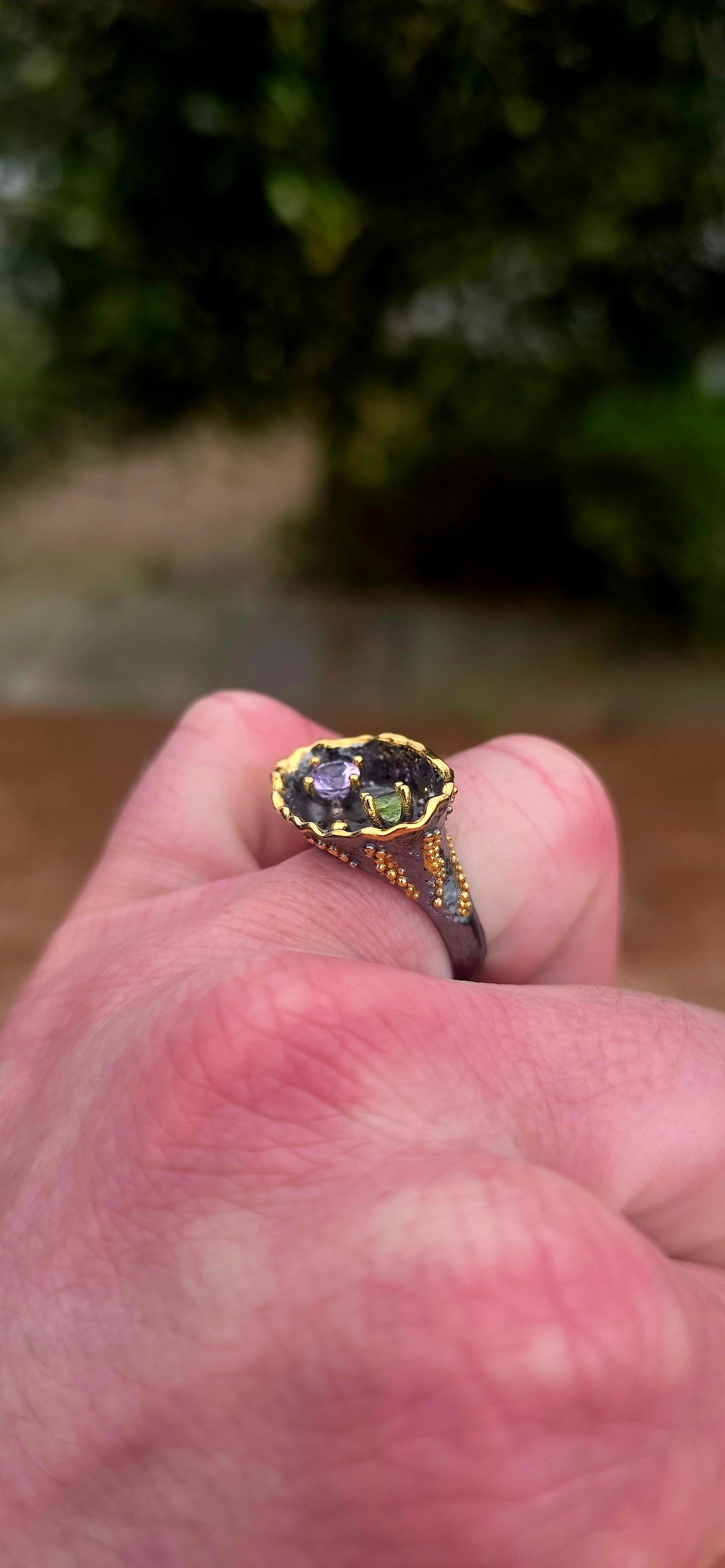 An absolutely fabulous, chunky artisan-made sterling silver statement ring, combining sculptural Brutalist-inspired design with beautiful gemstones and touches of luxurious 18ct yellow gold!