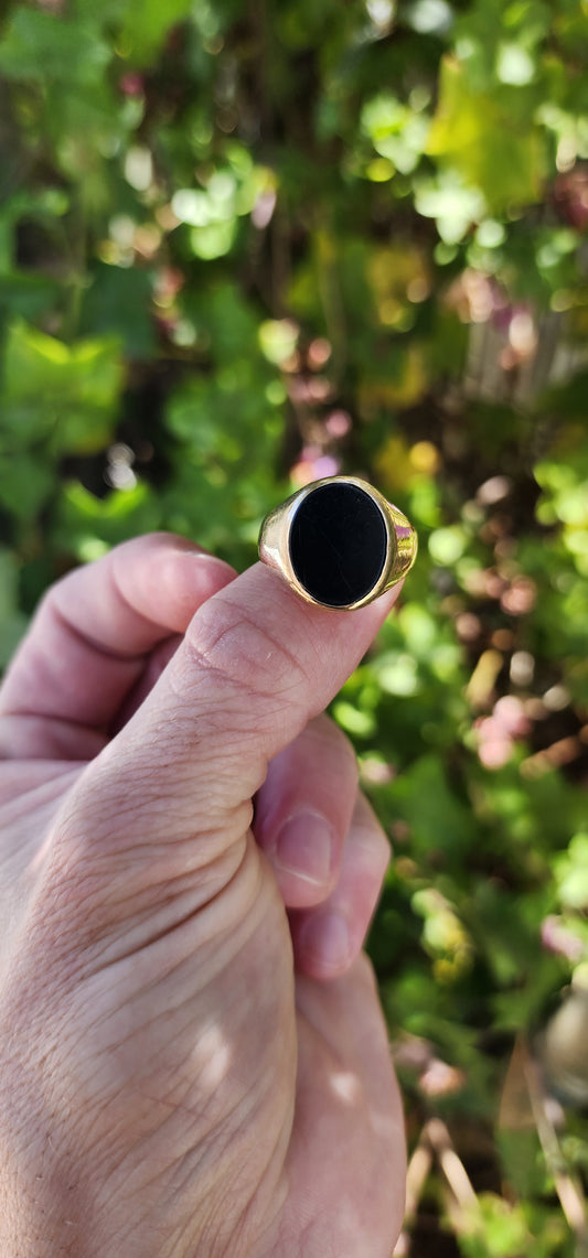 Vintage Hallmarked 9ct Rose Gold and Black Onyx Signet ring.