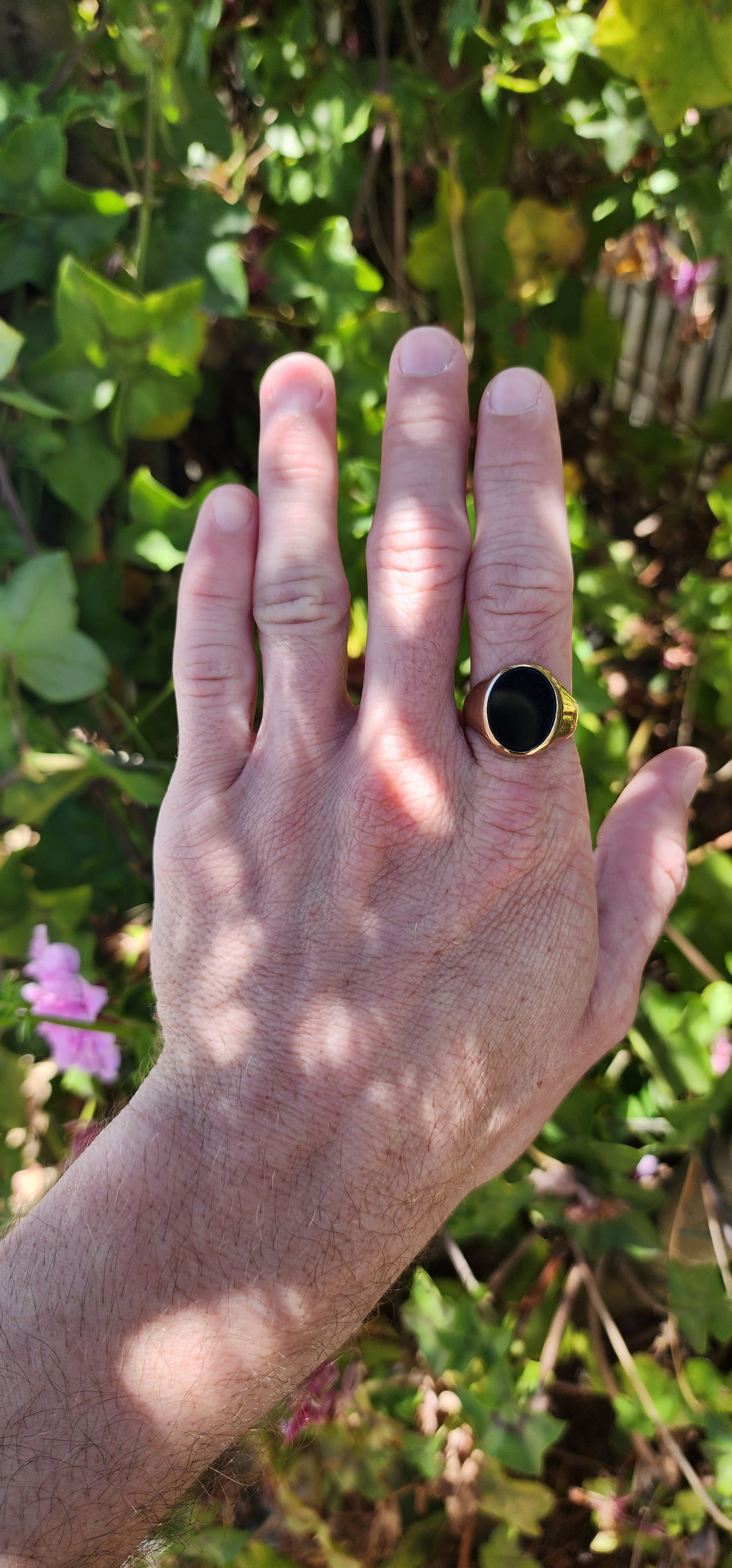 Vintage Hallmarked 9ct Rose Gold and Black Onyx Signet ring.