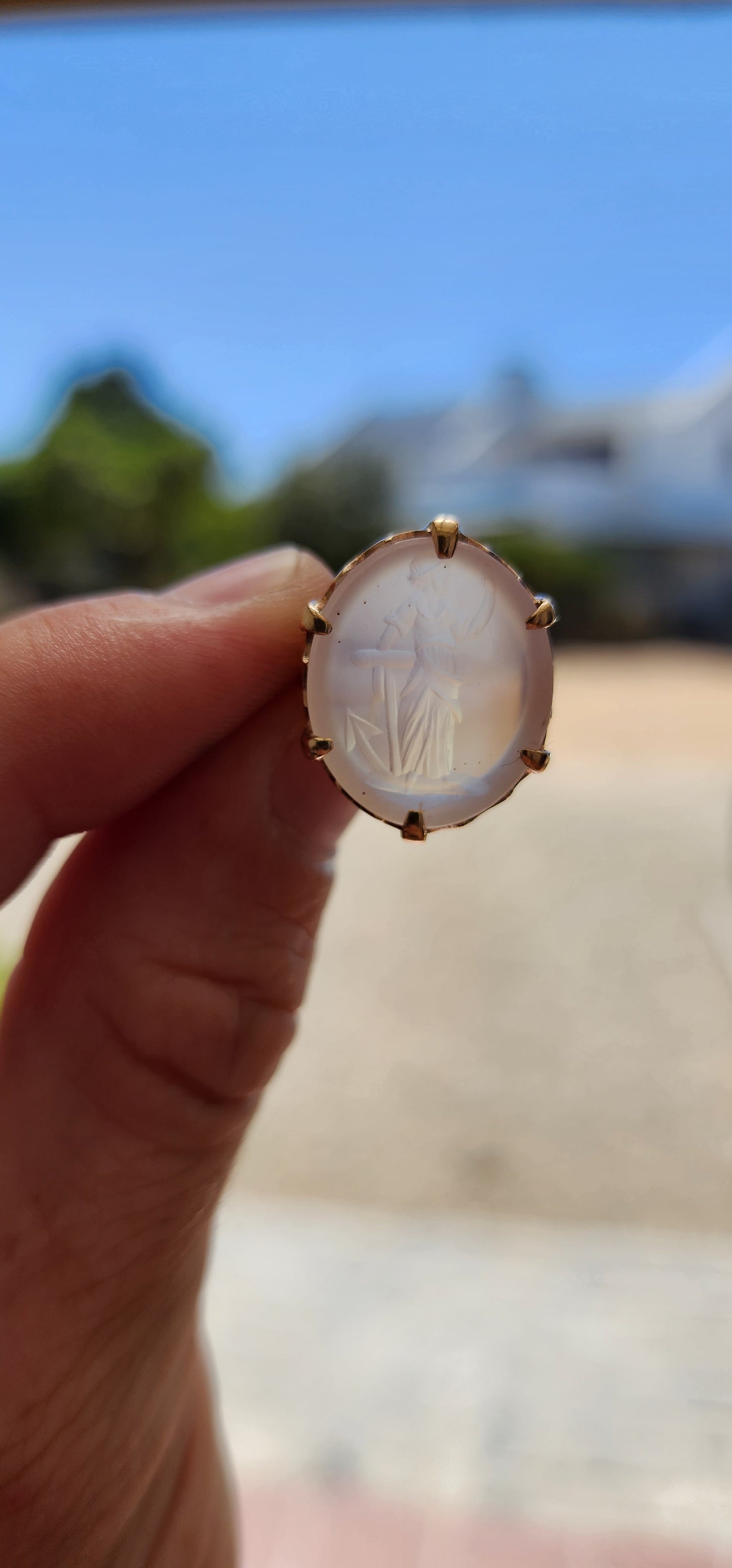 Early Victorian 9ct Rose Gold and Chalcedony Intaglio Seal Signet ring.