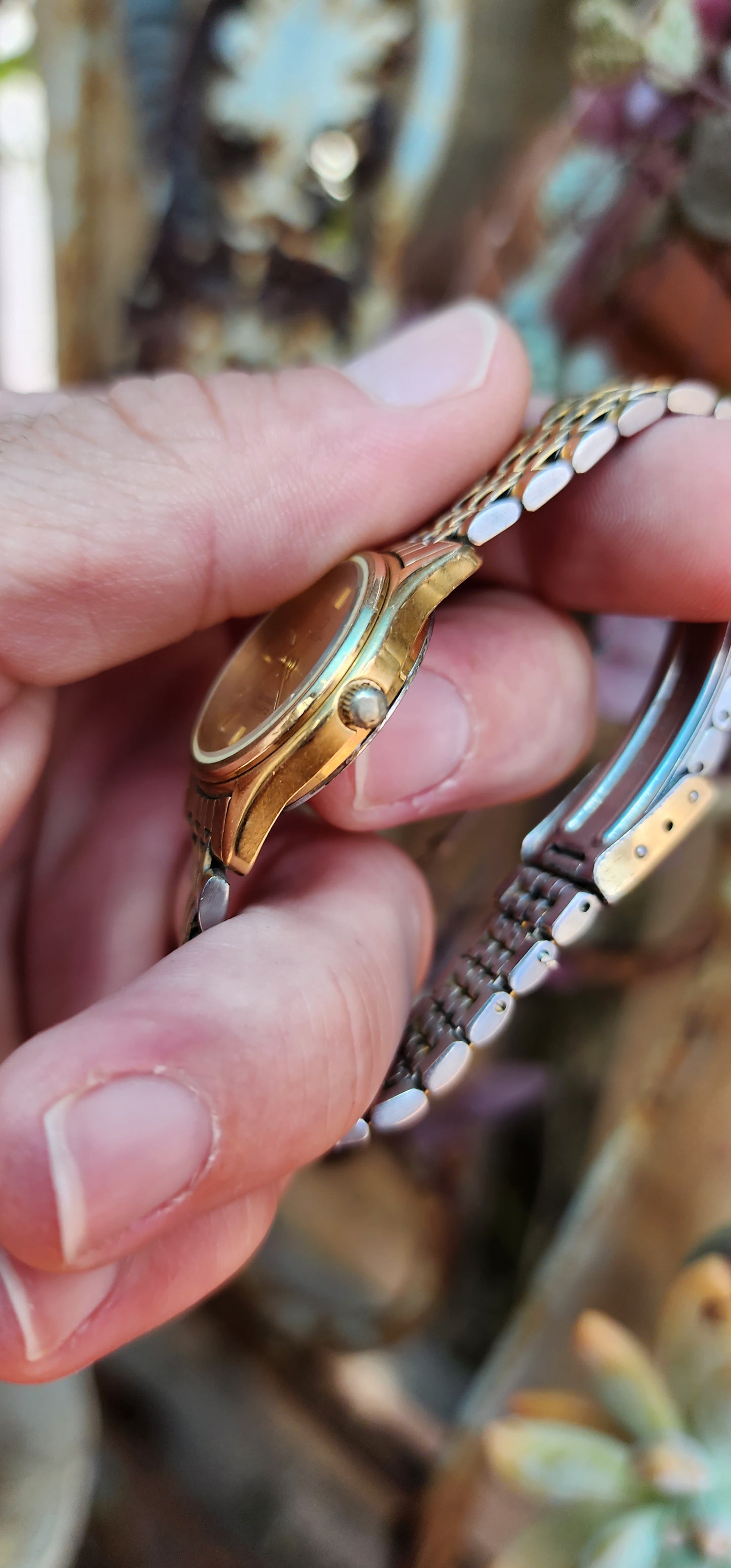 Vintage circa 1983 ladies Yellow Gold plated Omega Seamaster Quartz watch with original Gold Plated strap.