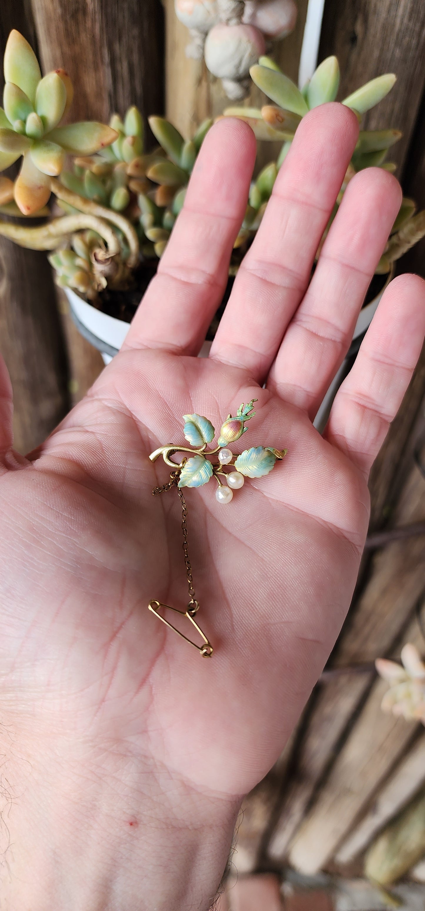 Antique Edwardian 9ct Yellow Gold and Natural Freshwater Pearls Enameled leaf brooch with safety chain.