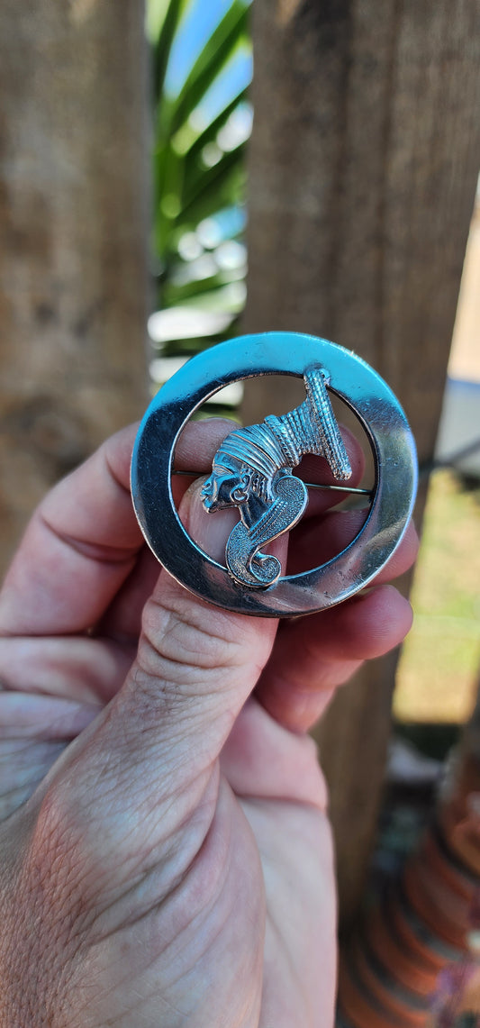 Marvelous Sterling Silver circular brooch with an centre profile af an African lady in Traditional attire.