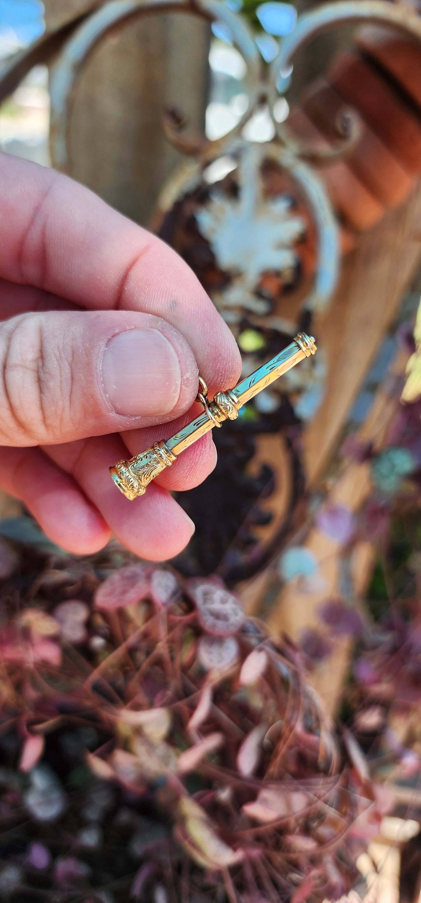 Antique Victorian 9ct Yellow Gold Propelling pencil pendant.