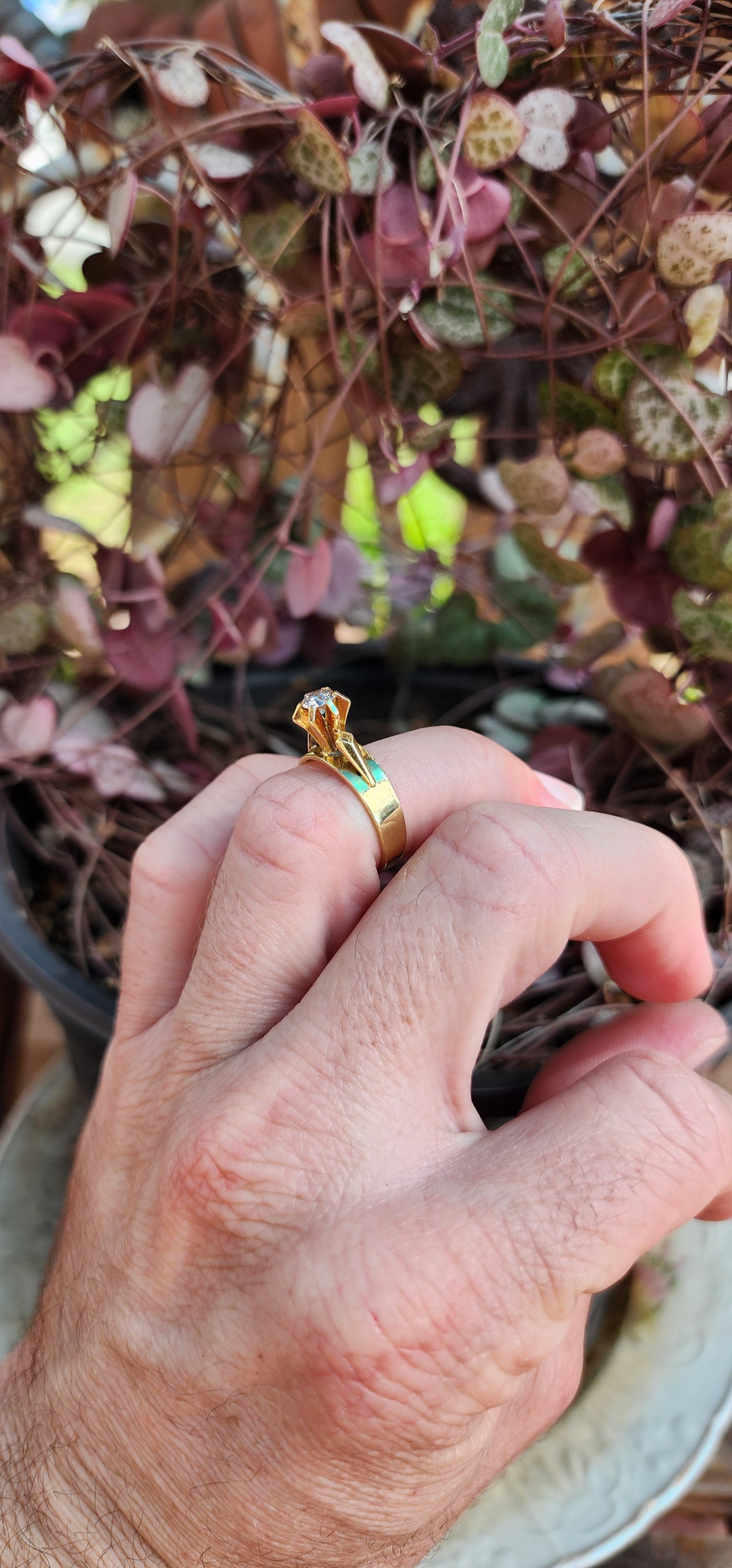 A Beautiful Vintage 18ct Yellow Gold and generous in size Diamond solitaire ring that would make the perfect engagement ring.