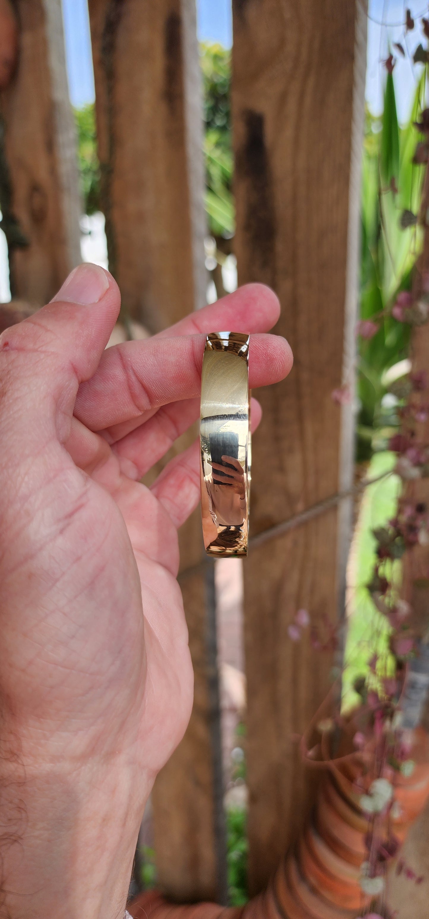 Chunky and weighty solid 9ct Yellow Gold D shape bangle.