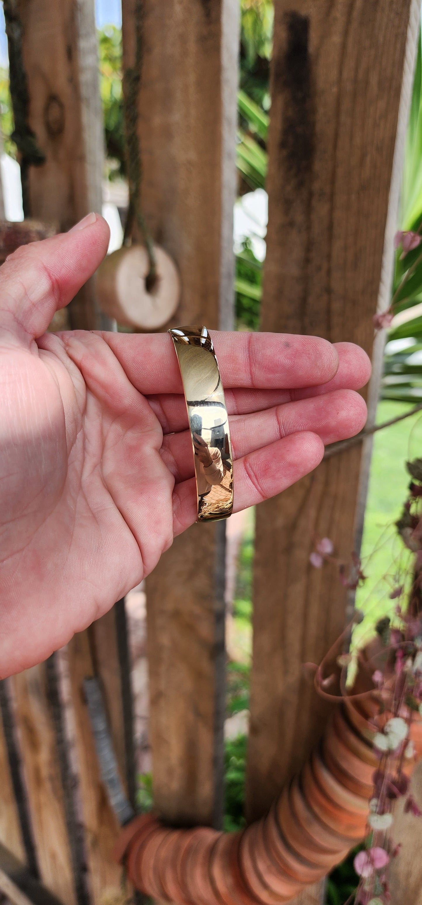 Chunky and weighty solid 9ct Yellow Gold D shape bangle.