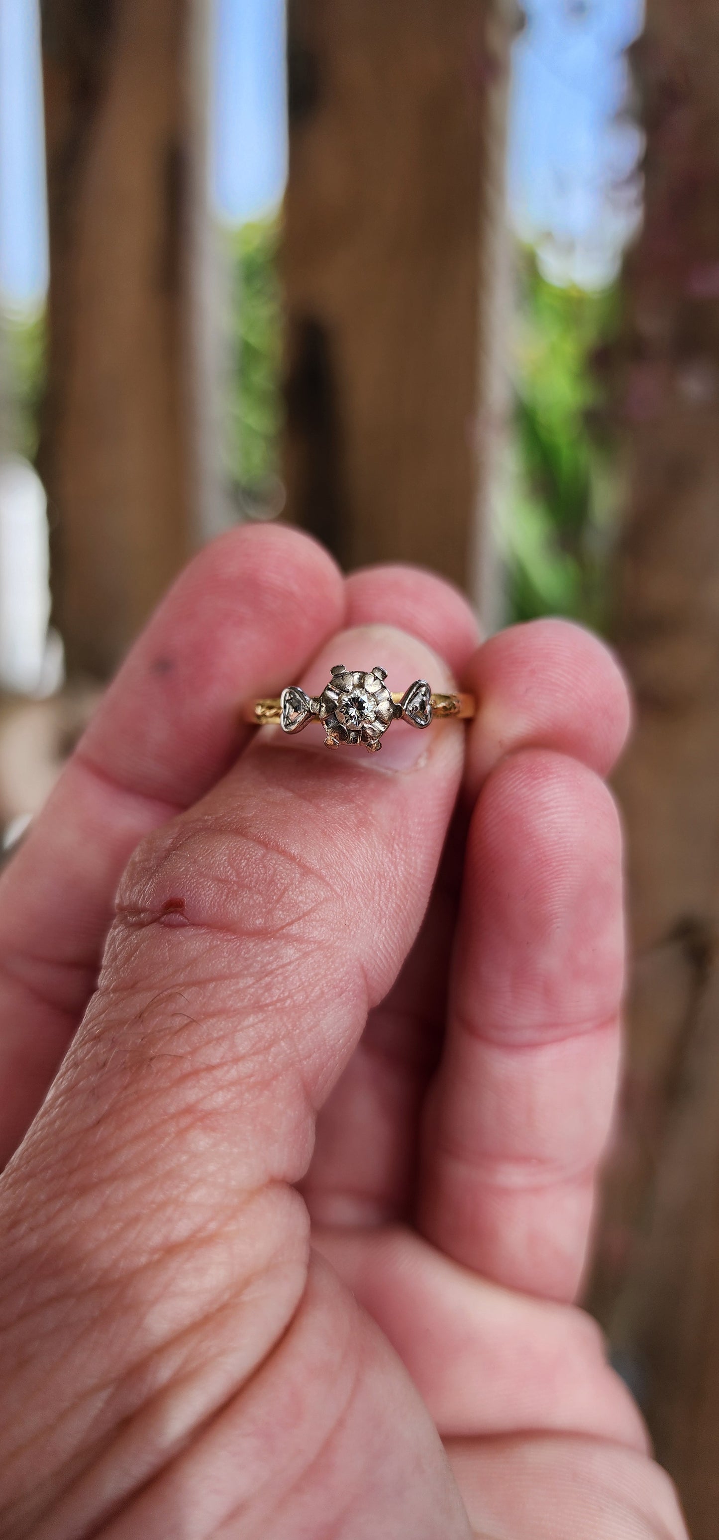 Splendid Vintage Art Deco Period 18ct Yellow Gold and Platinum Diamond solitaire ring.