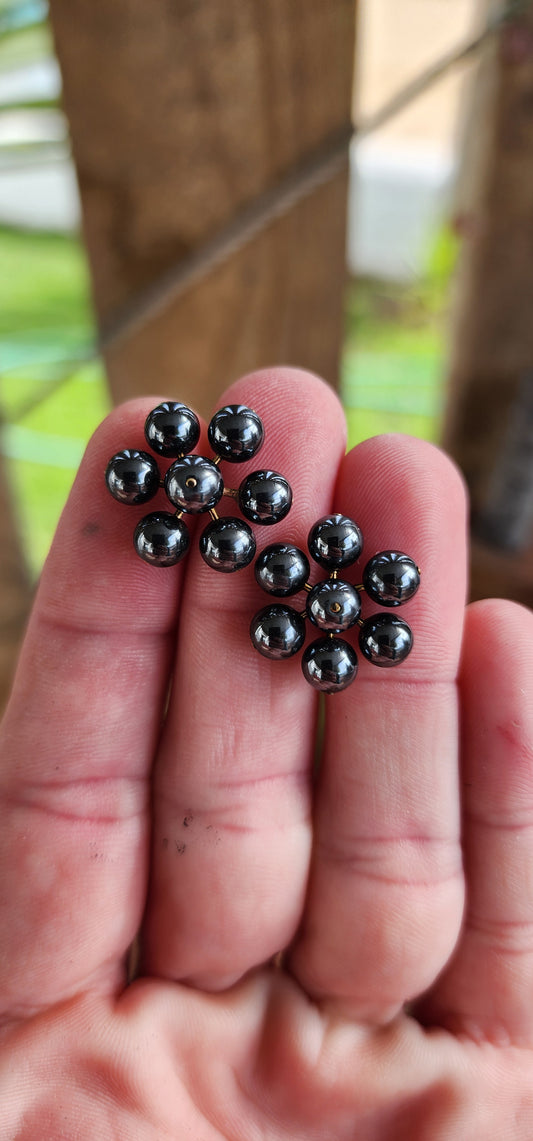 Fabulous pair of Artisan made 9ct Yellow Gold and Hematite Gemstone beads push-in earrings - Made to resemble Flowers.These are really lovely and quite large in size.