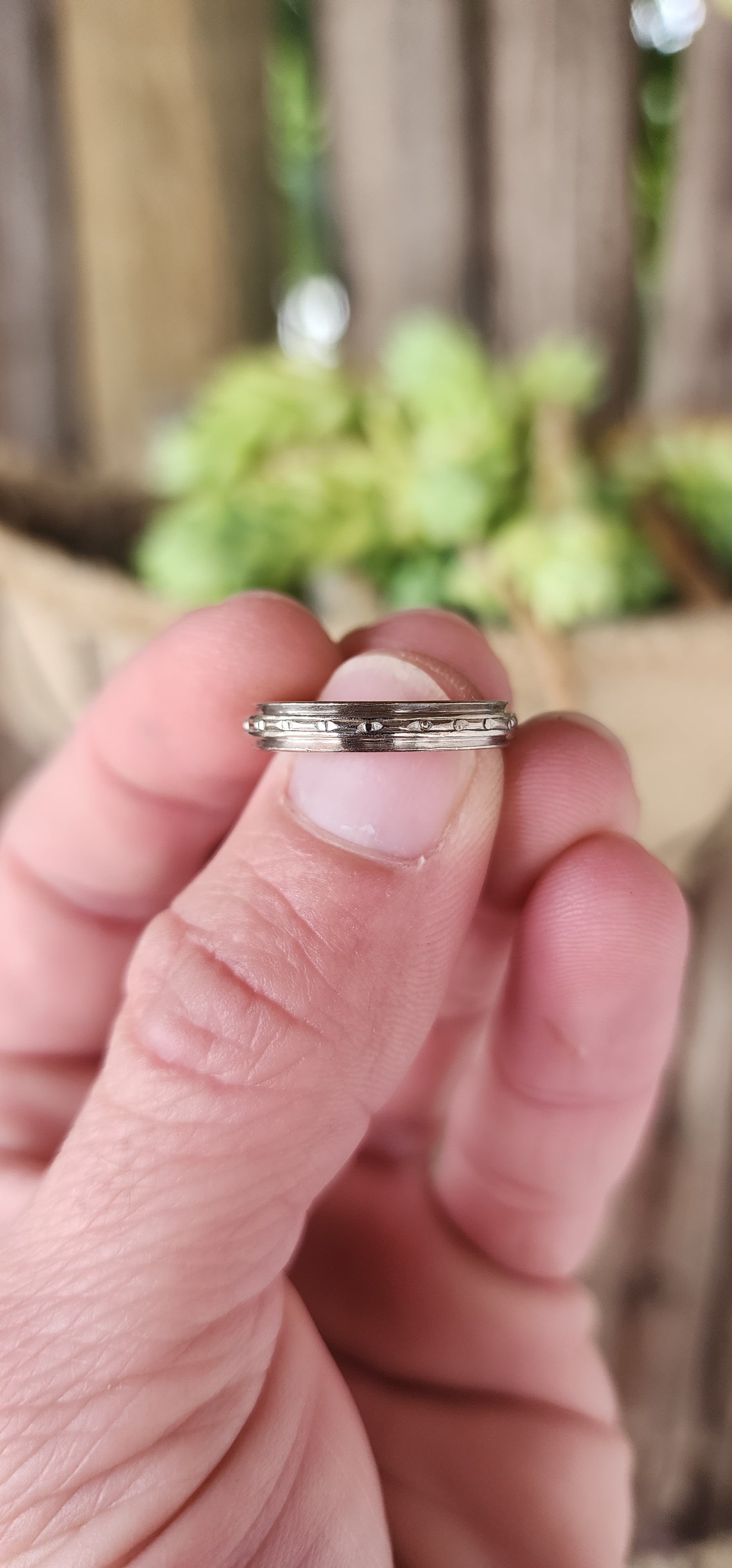 Art Deco era circa 1920-30's 18ct White Gold wedding band with intricate diamond cut embossed/engraved centre pattern.Hallmarked with the makers signature "F.H.L" and 18ct .